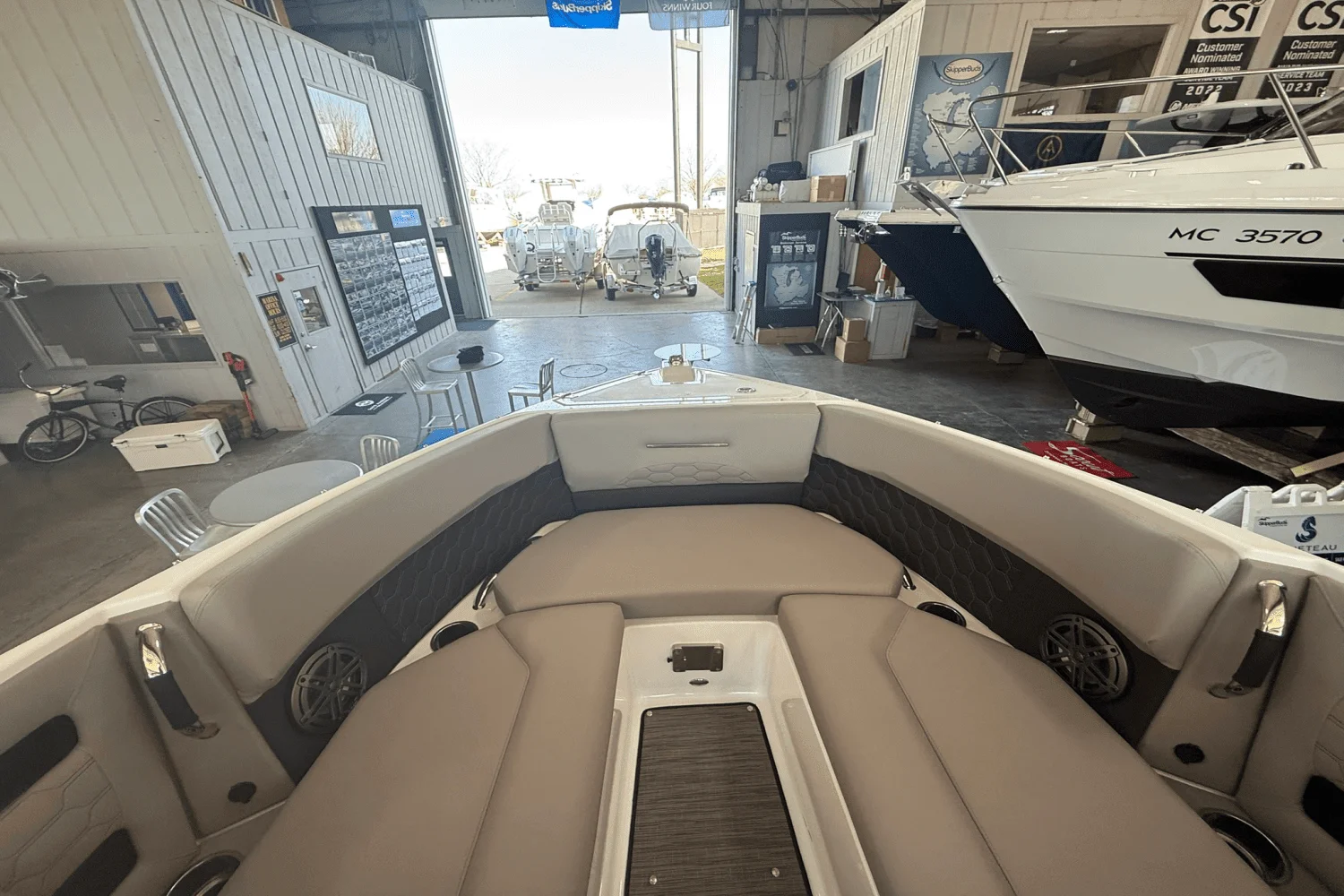 2025 Four Winns H6 Image Thumbnail #7