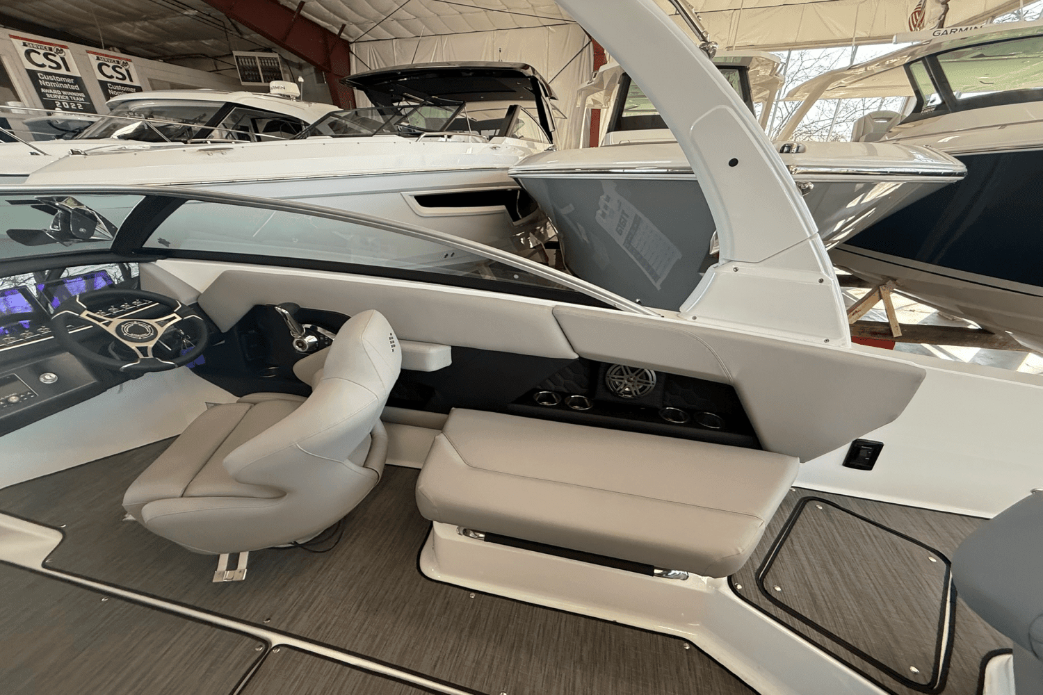 2025 Four Winns H6 Image Thumbnail #18