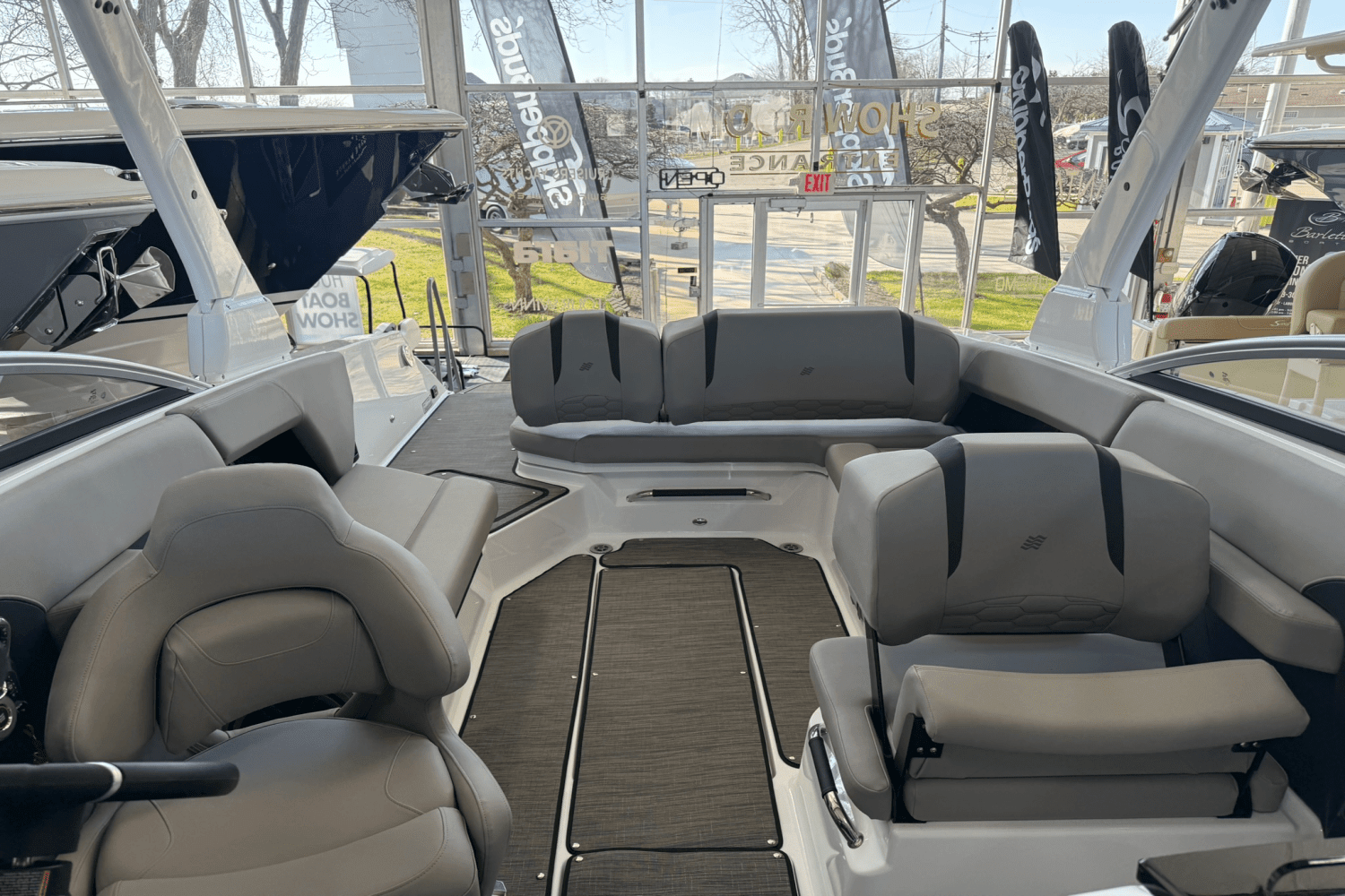 2025 Four Winns H6 Image Thumbnail #9