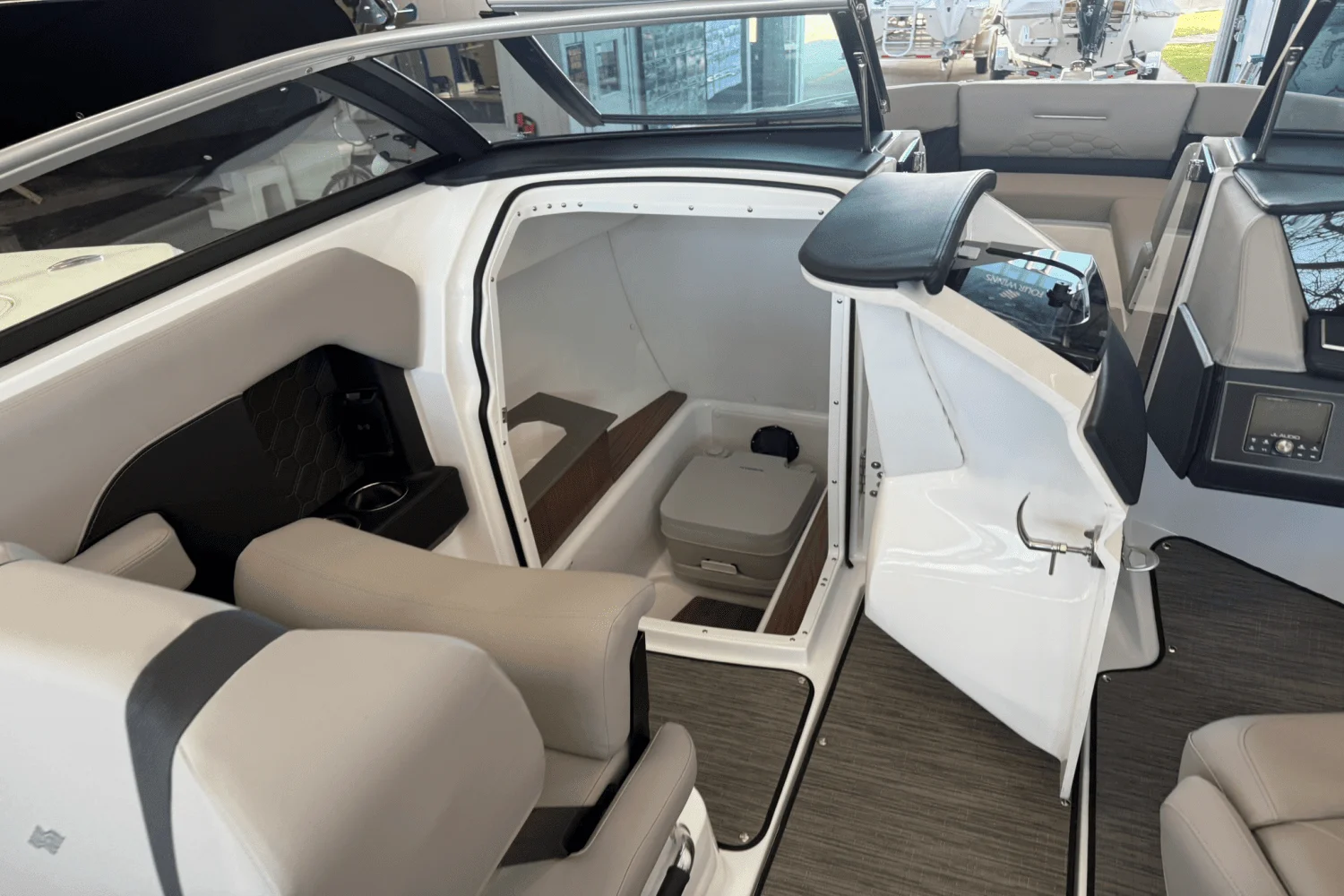 2025 Four Winns H6 Image Thumbnail #29