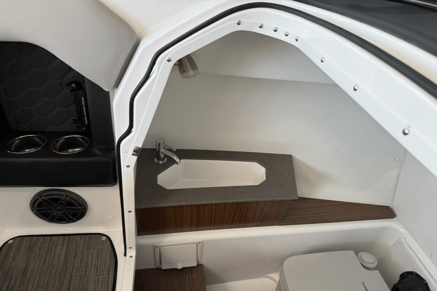 2025 Four Winns H6 Image Thumbnail #28