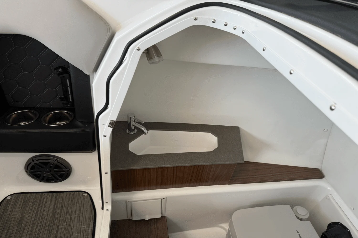 2025 Four Winns H6 Image Thumbnail #28