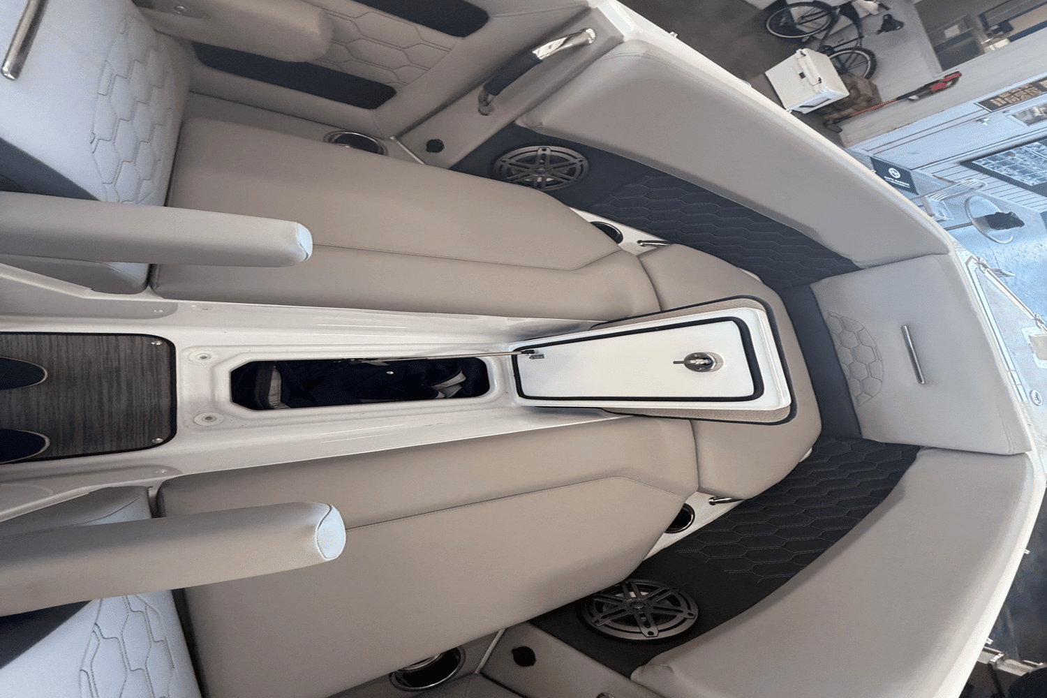 2025 Four Winns H6 Image Thumbnail #4