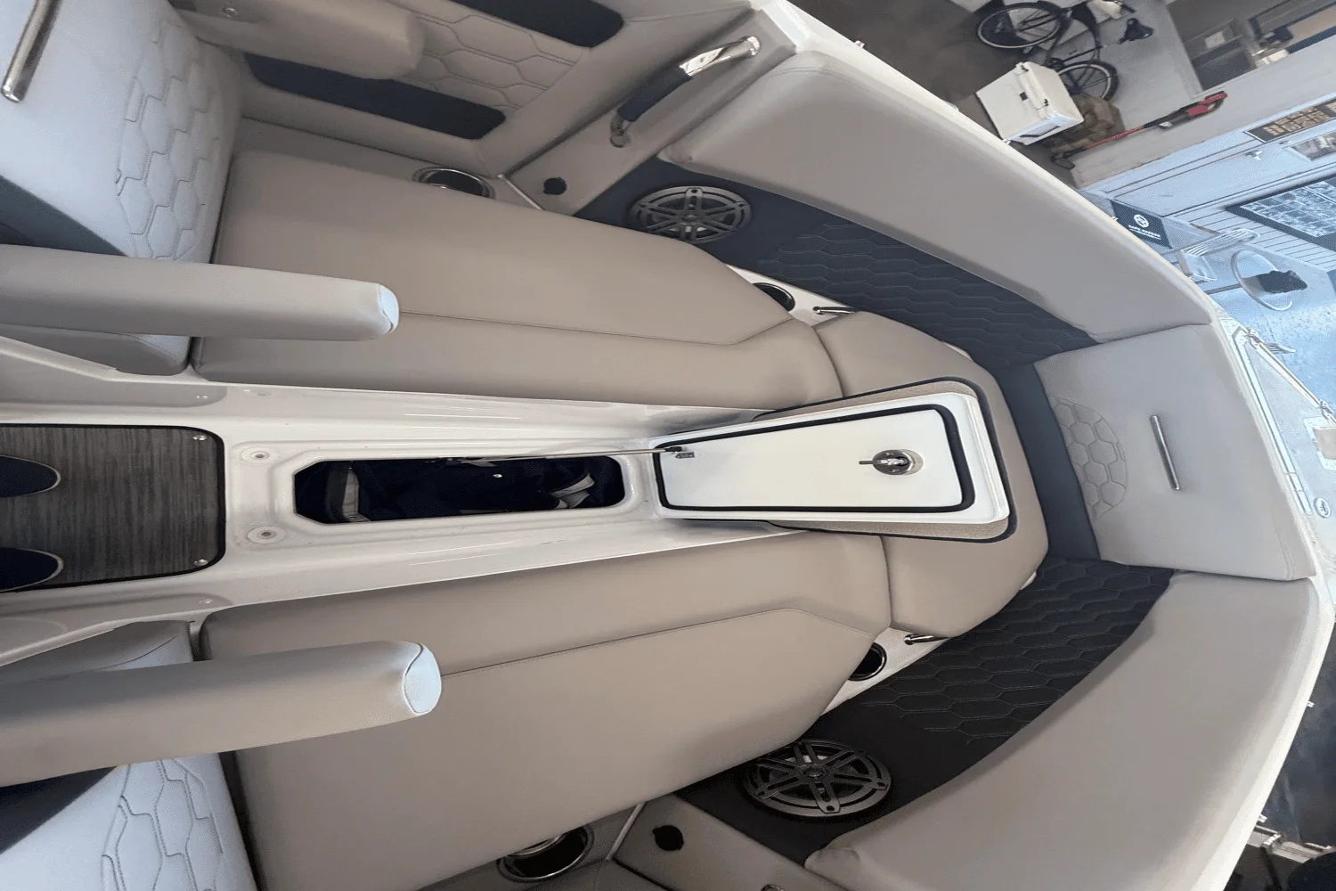 2025 Four Winns H6 Image Thumbnail #4