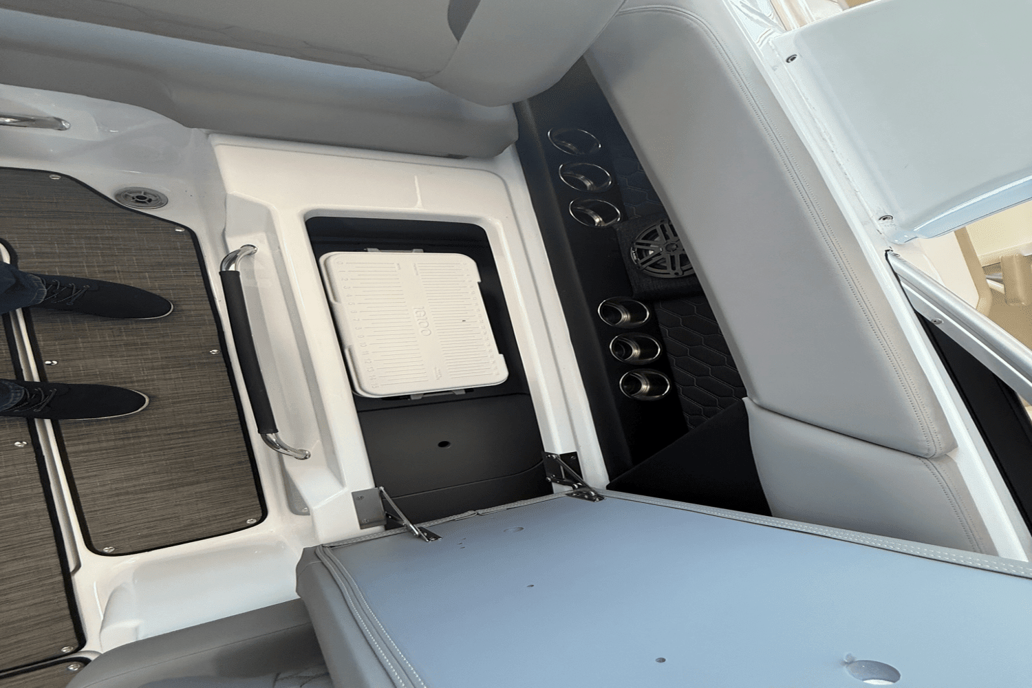 2025 Four Winns H6 Image Thumbnail #14