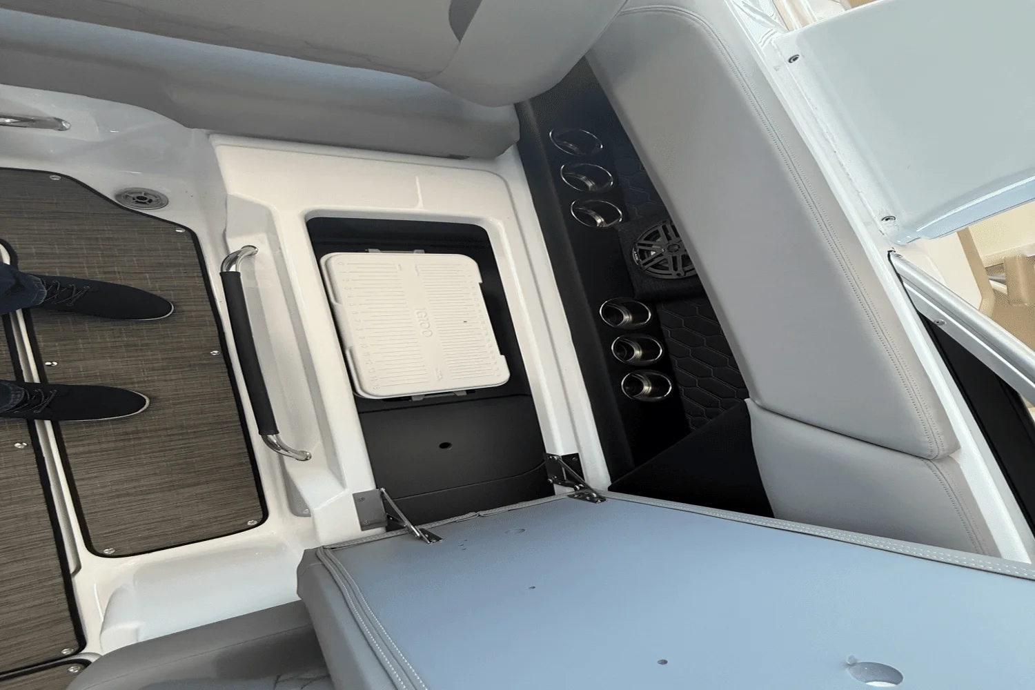 2025 Four Winns H6 Image Thumbnail #14