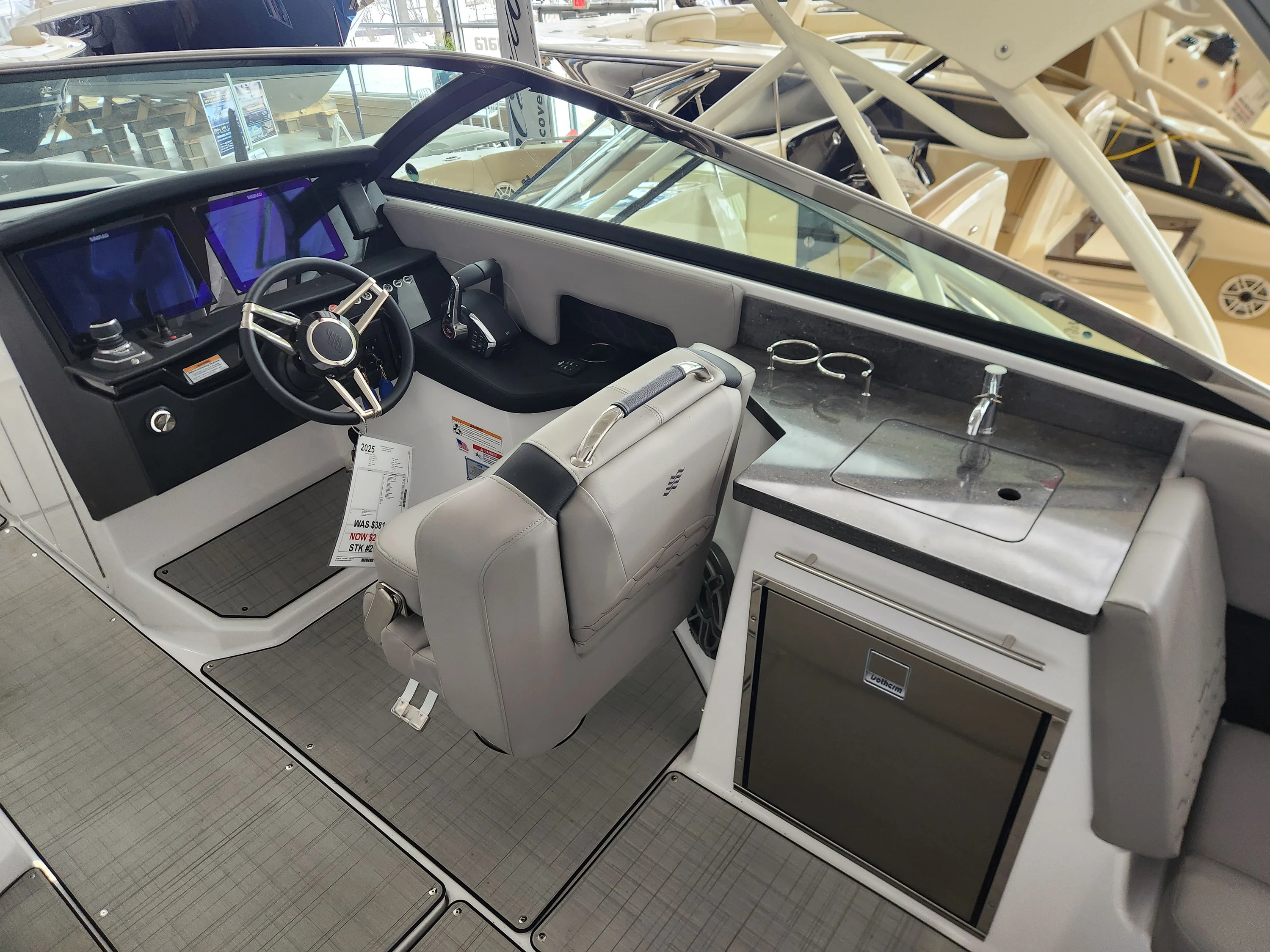 2025 Four Winns H9 OB Image Thumbnail #8