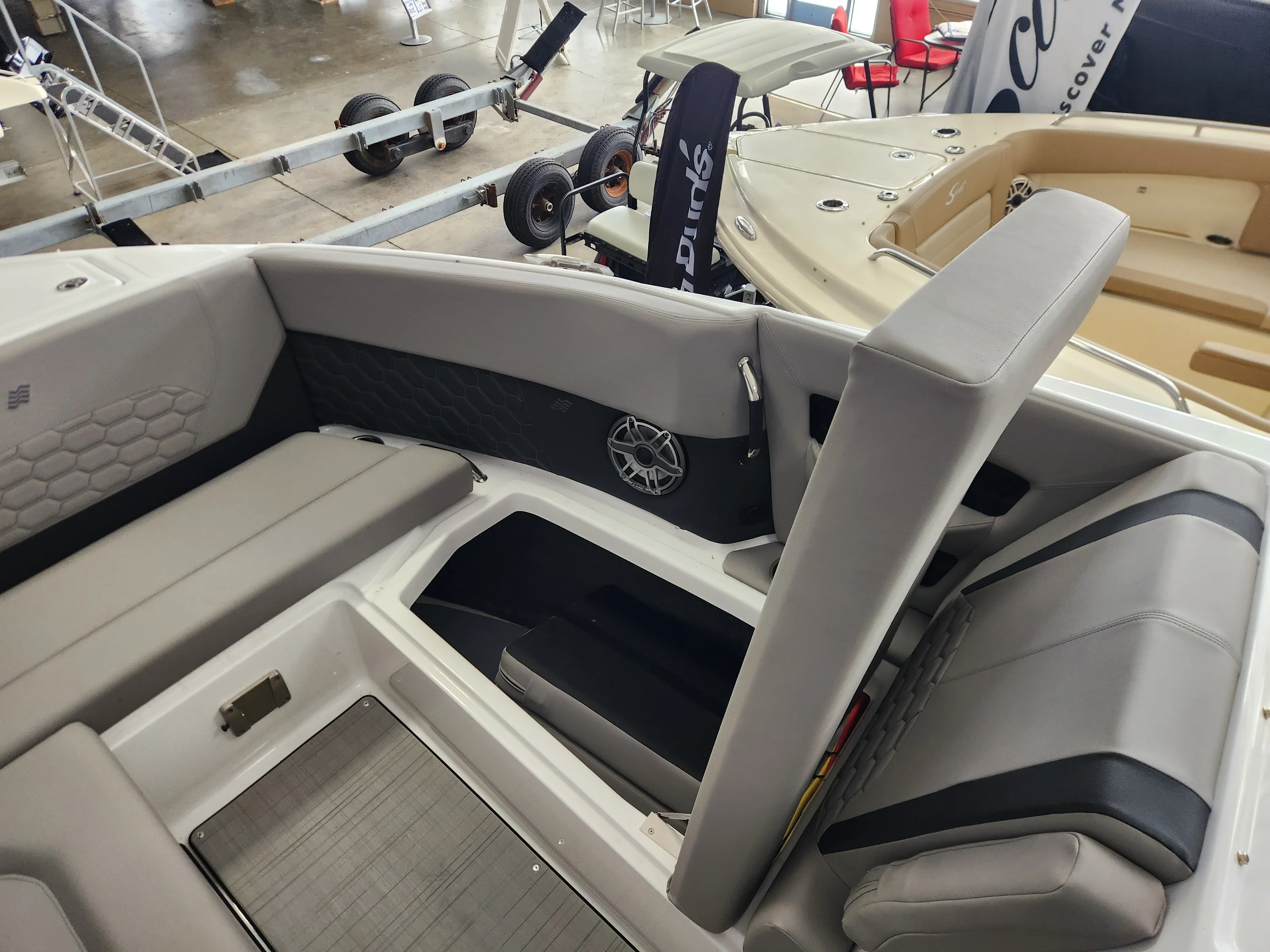 2025 Four Winns H9 OB Image Thumbnail #15