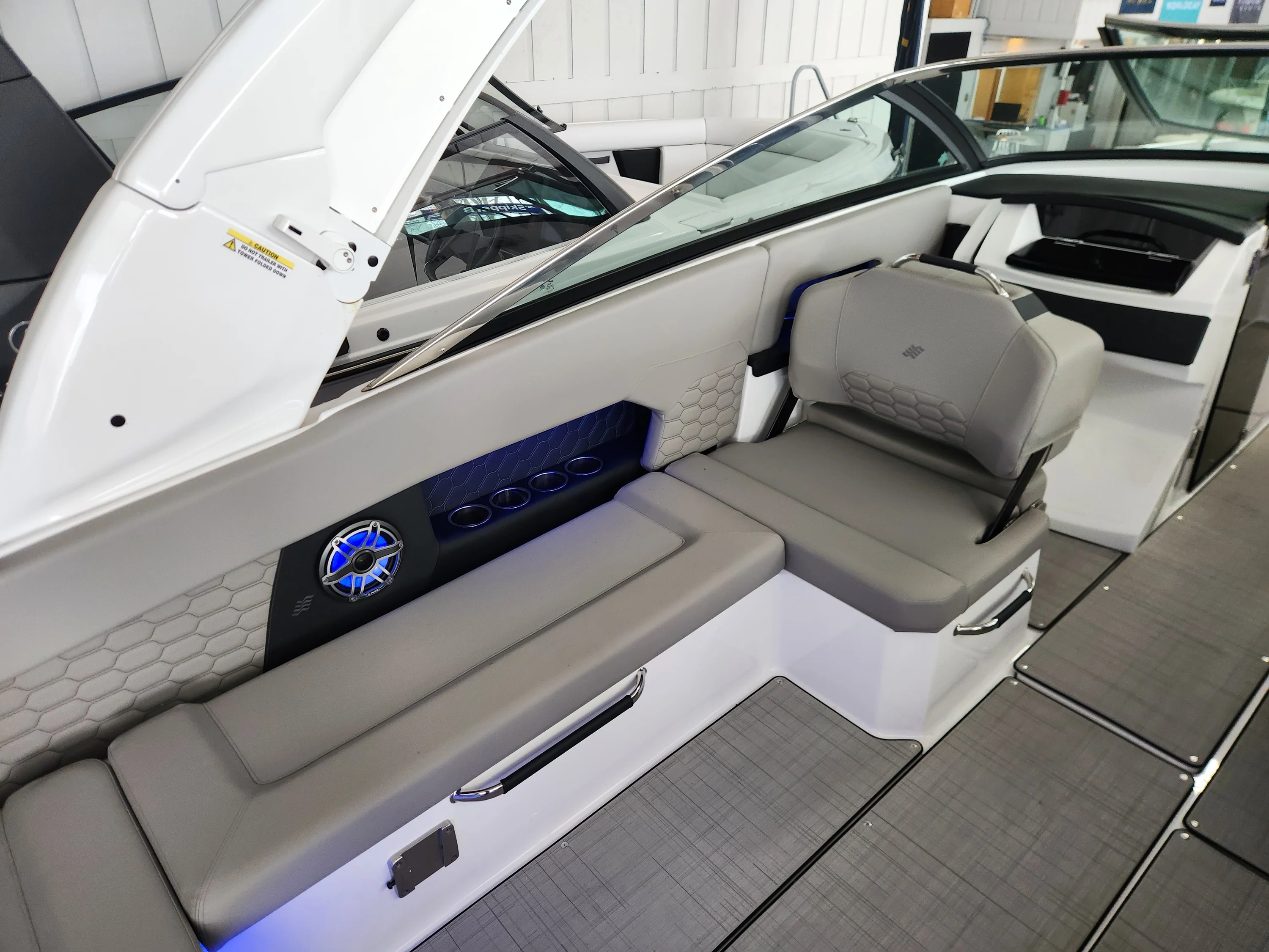 2025 Four Winns H9 OB Image Thumbnail #20