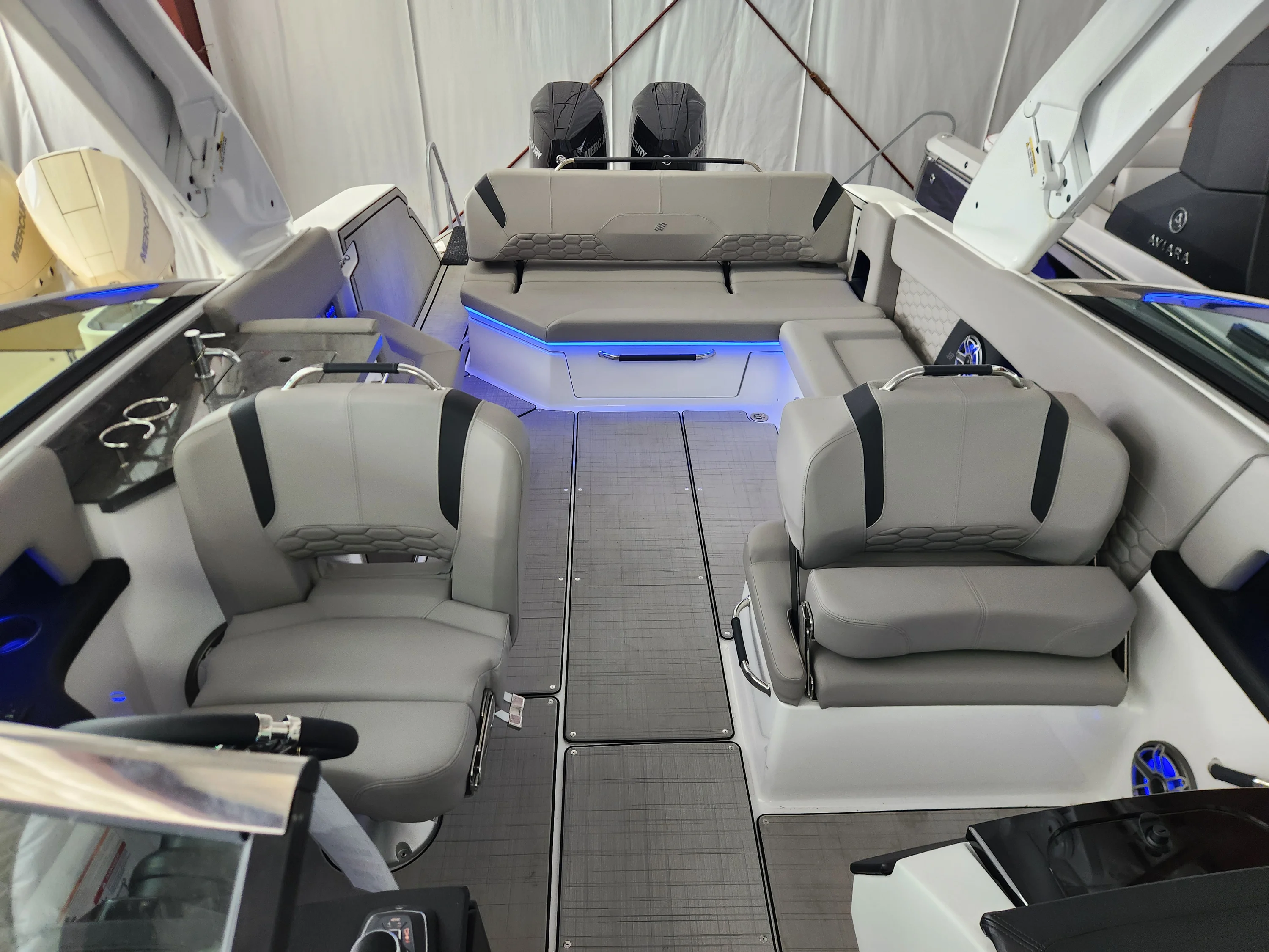 2025 Four Winns H9 OB Image Thumbnail #17