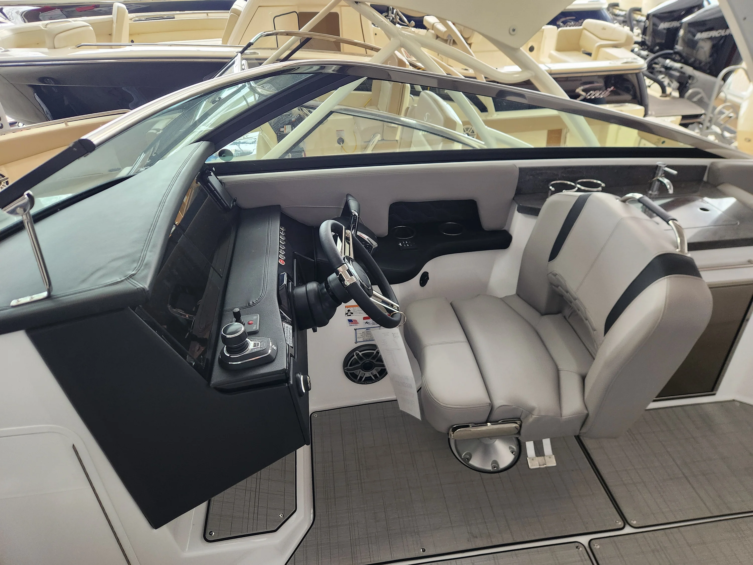 2025 Four Winns H9 OB Image Thumbnail #12