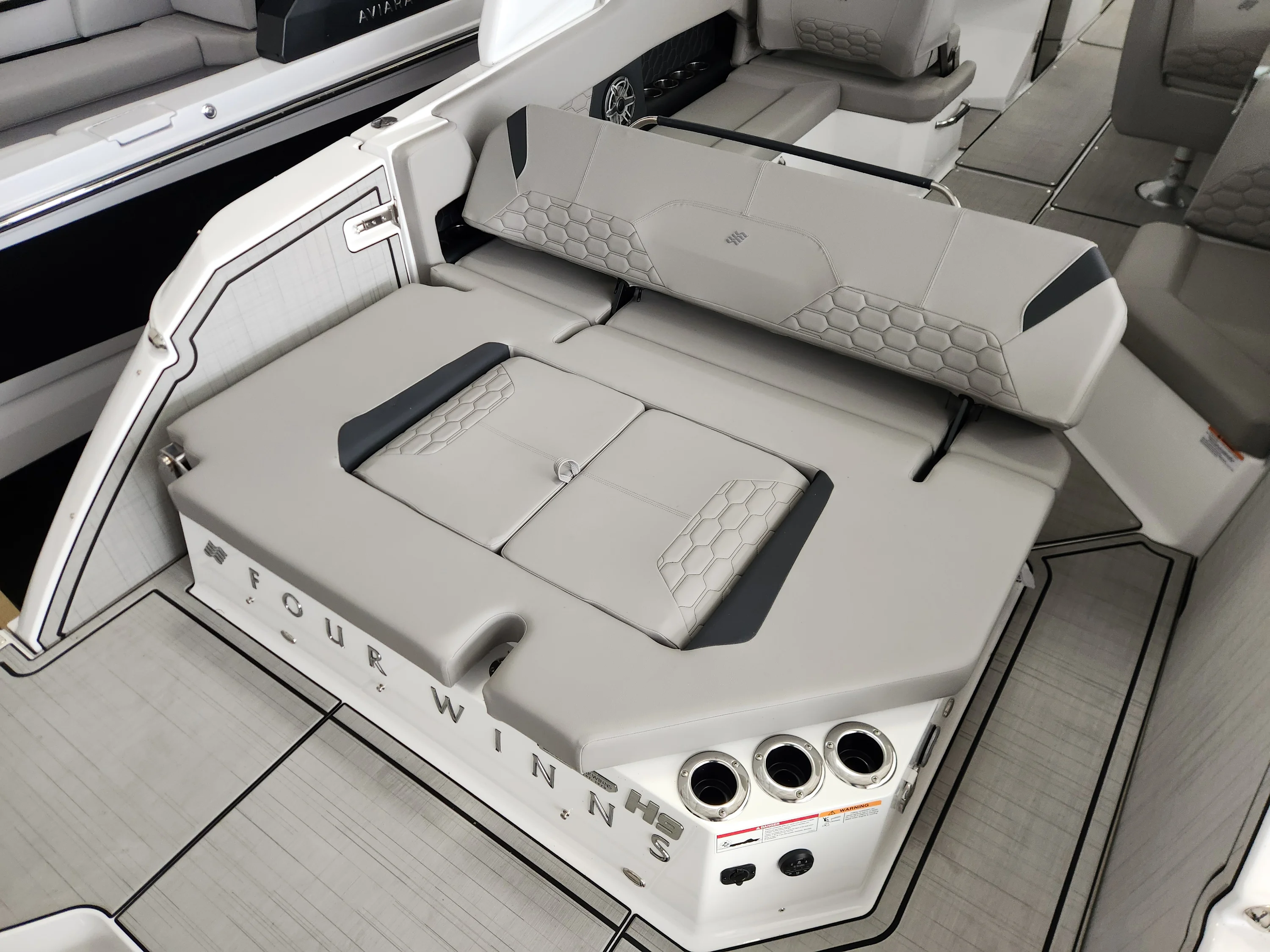 2025 Four Winns H9 OB Image Thumbnail #4