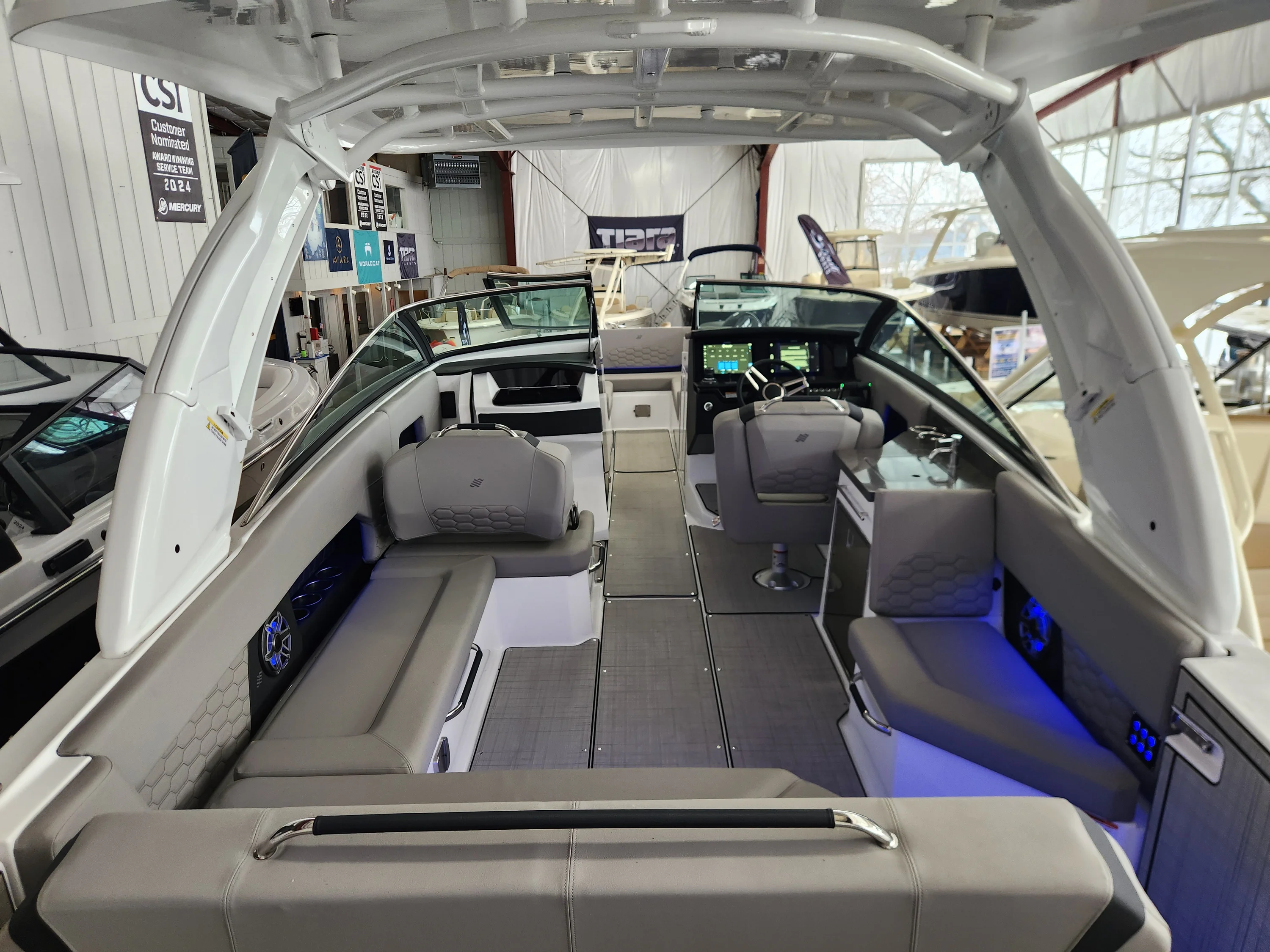 2025 Four Winns H9 OB Image Thumbnail #18