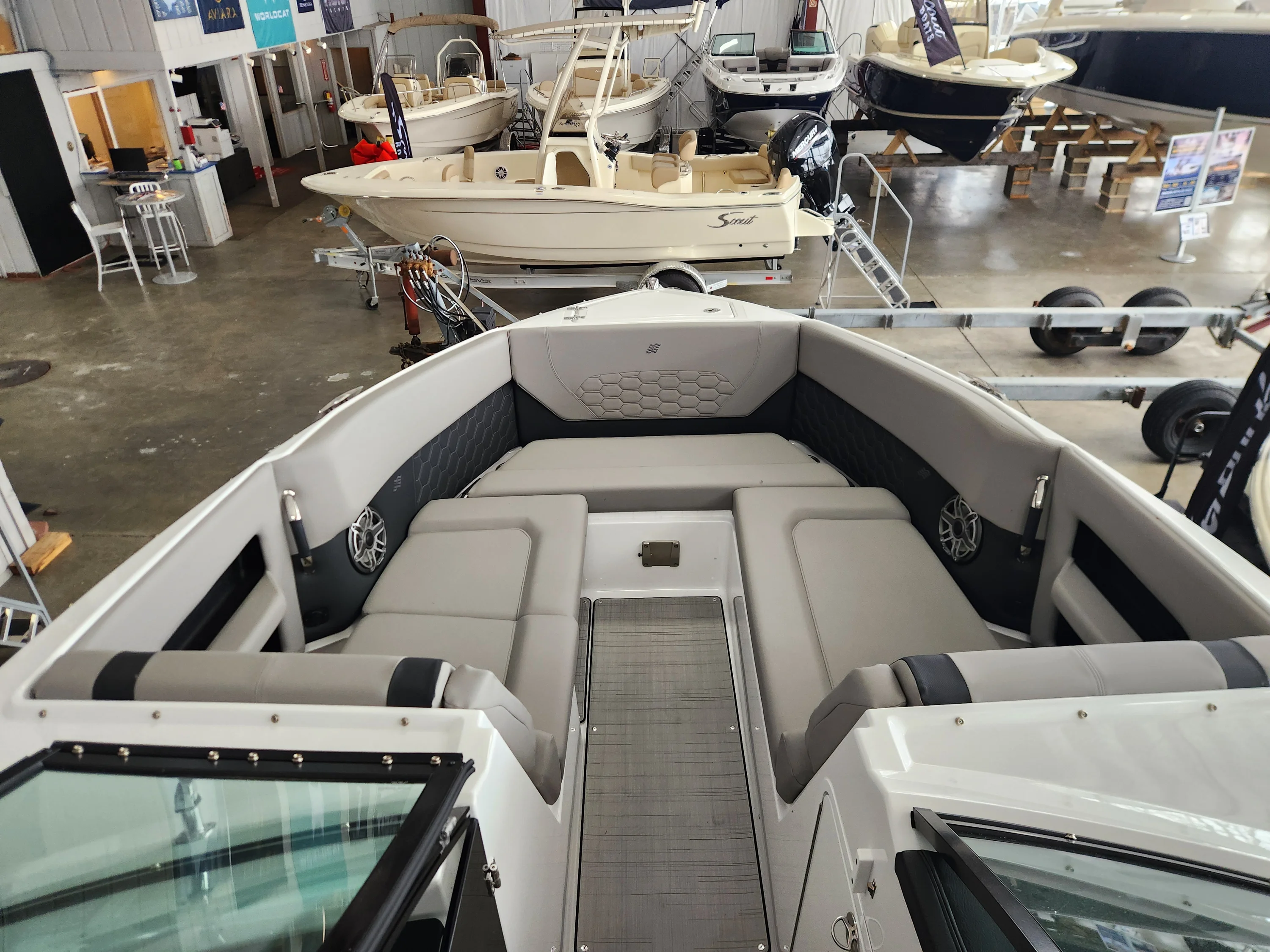 2025 Four Winns H9 OB Image Thumbnail #14