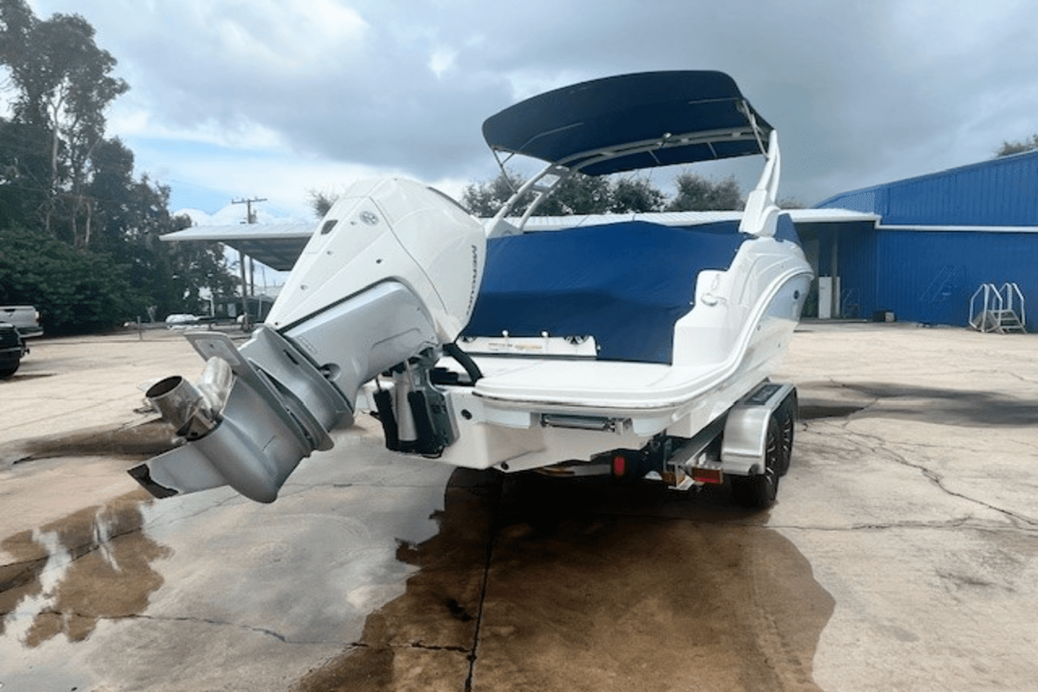 Thumbnail 4 for 2022 Sea Ray SDX 250 Outboard