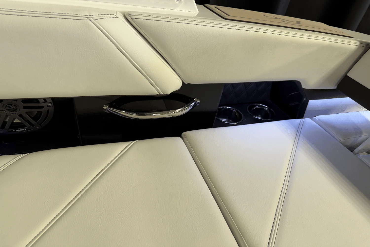 2025 Cobalt R6 Outboard Image Thumbnail #52