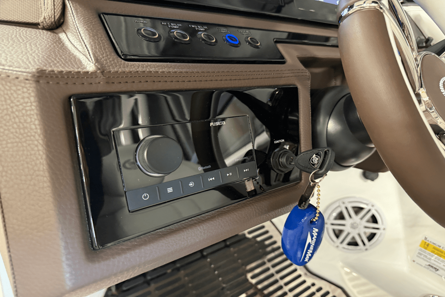 2025 Cobalt R6 Outboard Image Thumbnail #98