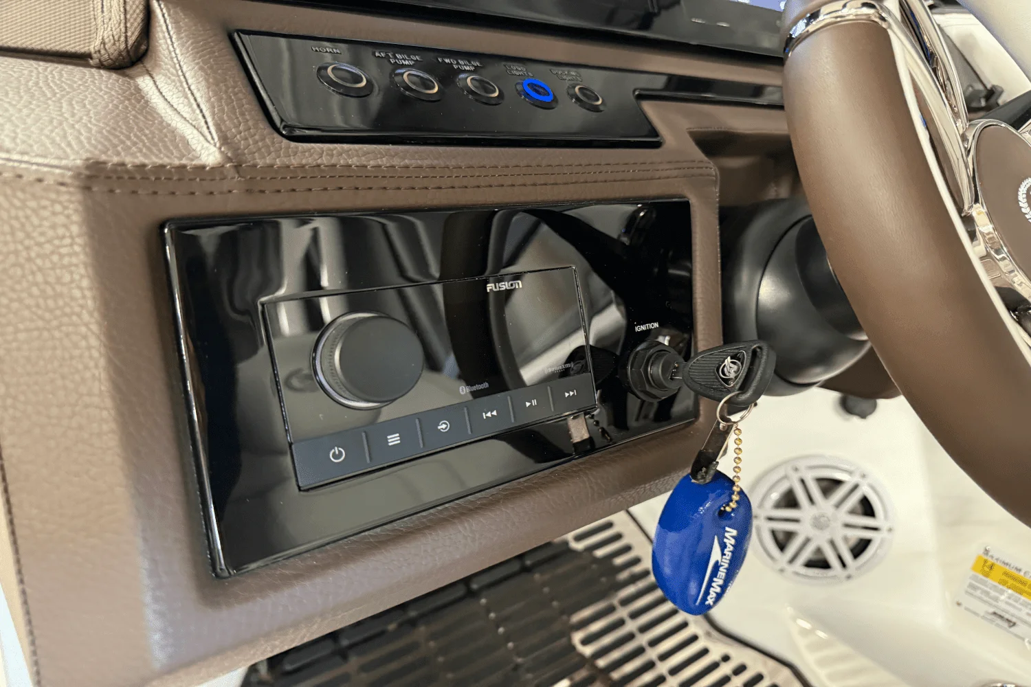 2025 Cobalt R6 Outboard Image Thumbnail #98