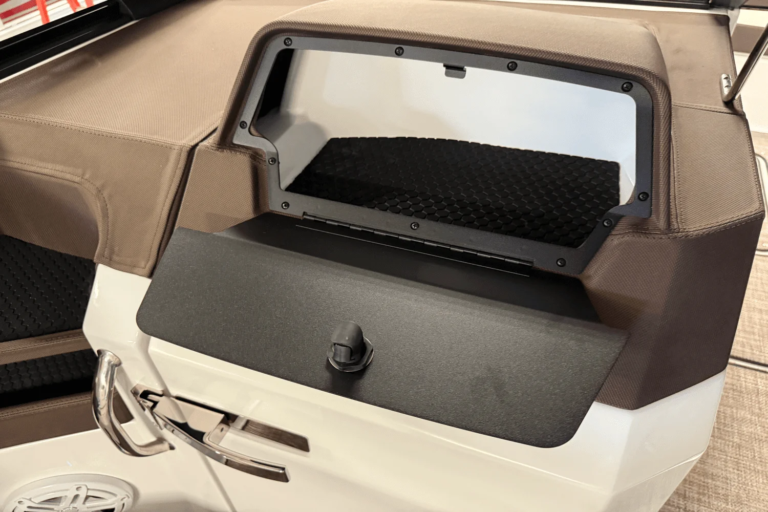 2025 Cobalt R6 Outboard Image Thumbnail #70