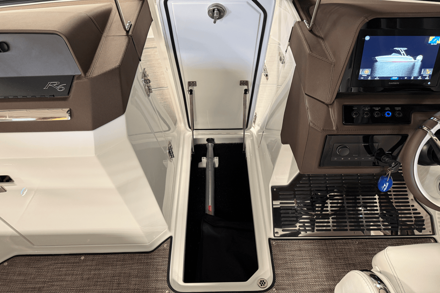 2025 Cobalt R6 Outboard Image Thumbnail #81