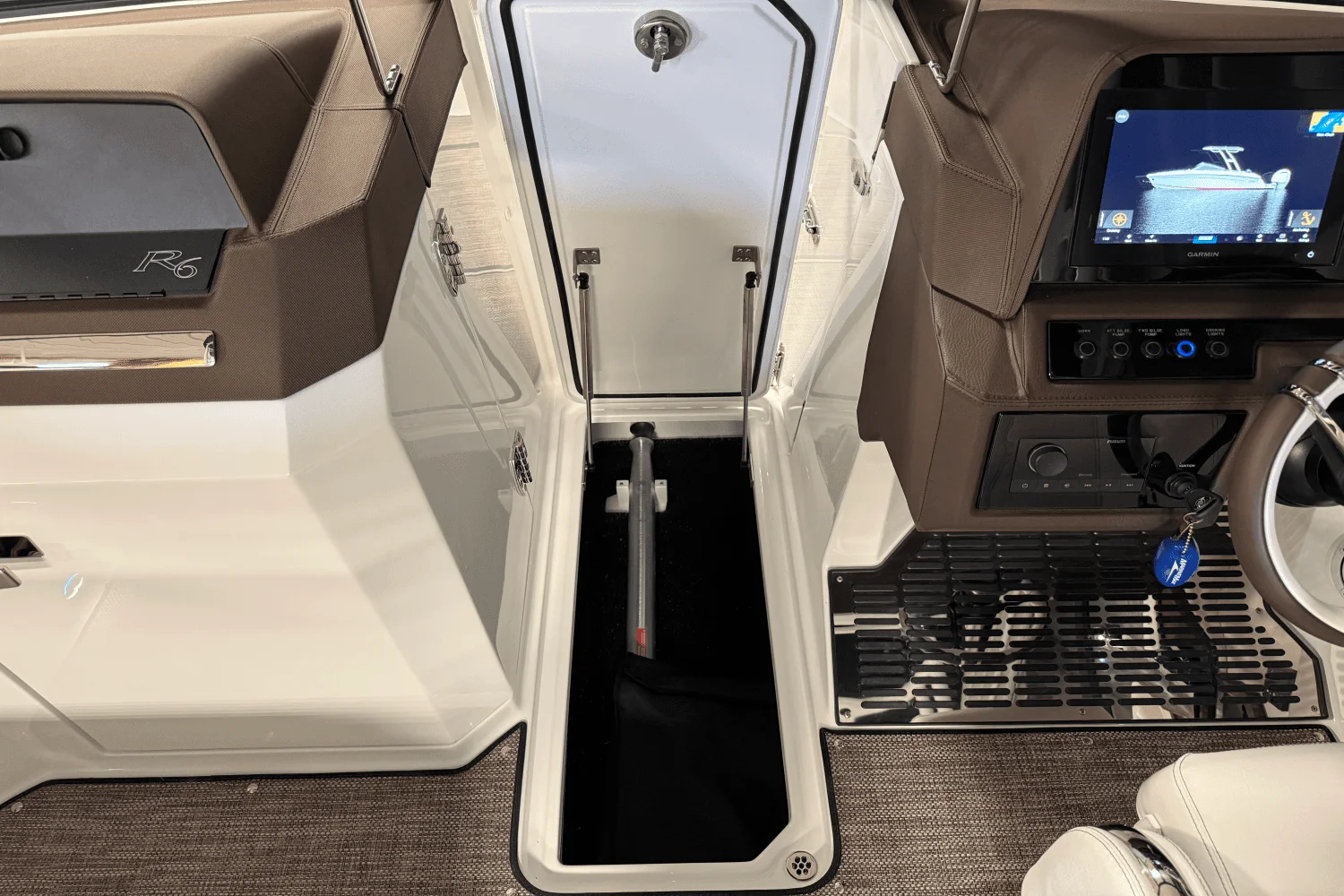 2025 Cobalt R6 Outboard Image Thumbnail #81