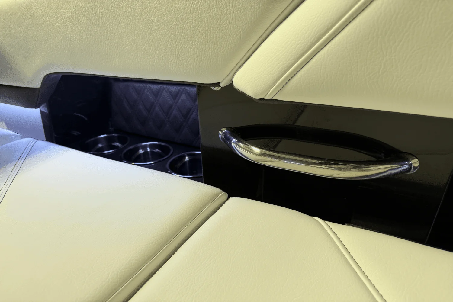 2025 Cobalt R6 Outboard Image Thumbnail #43