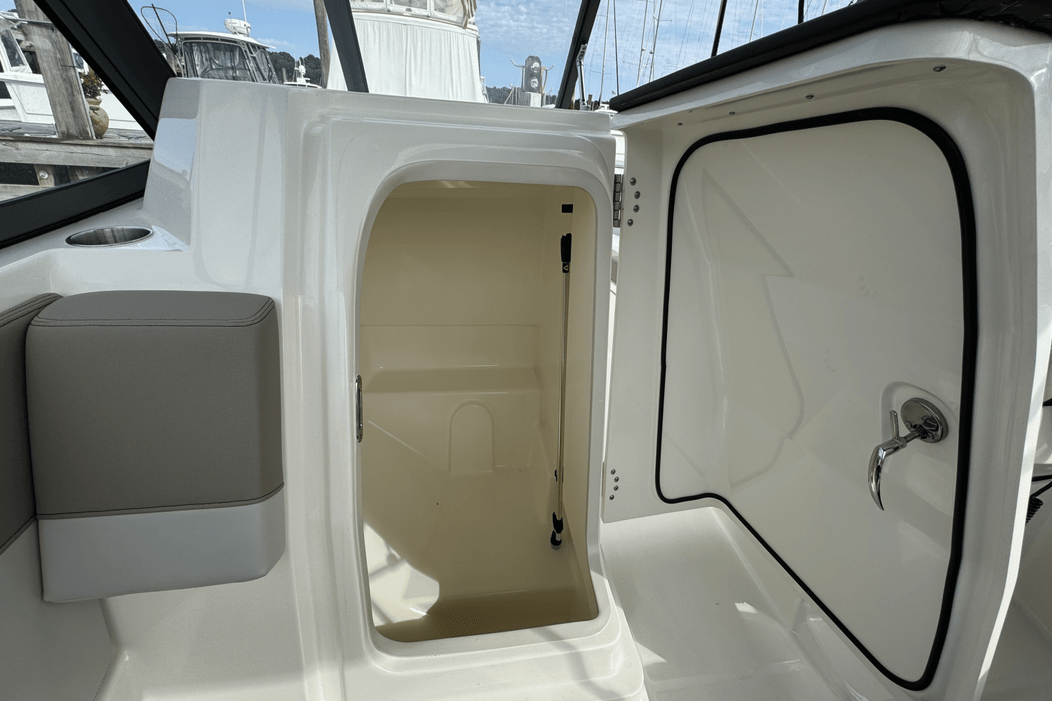 2024 Boston Whaler 210 Vantage Image Thumbnail #26