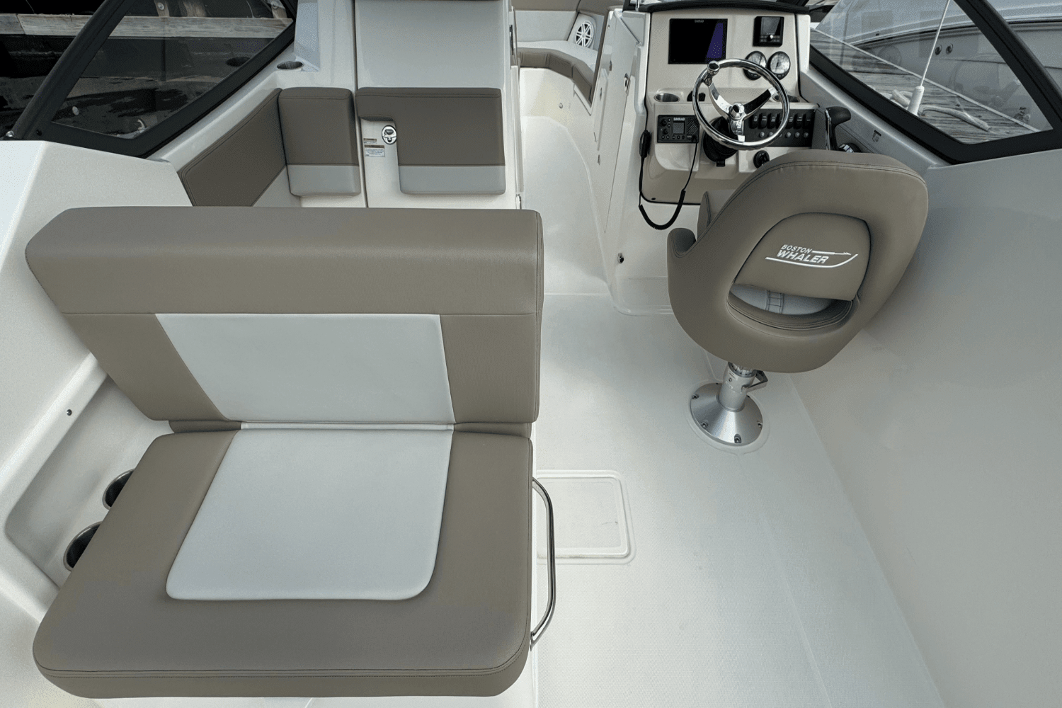 2024 Boston Whaler 210 Vantage Image Thumbnail #8