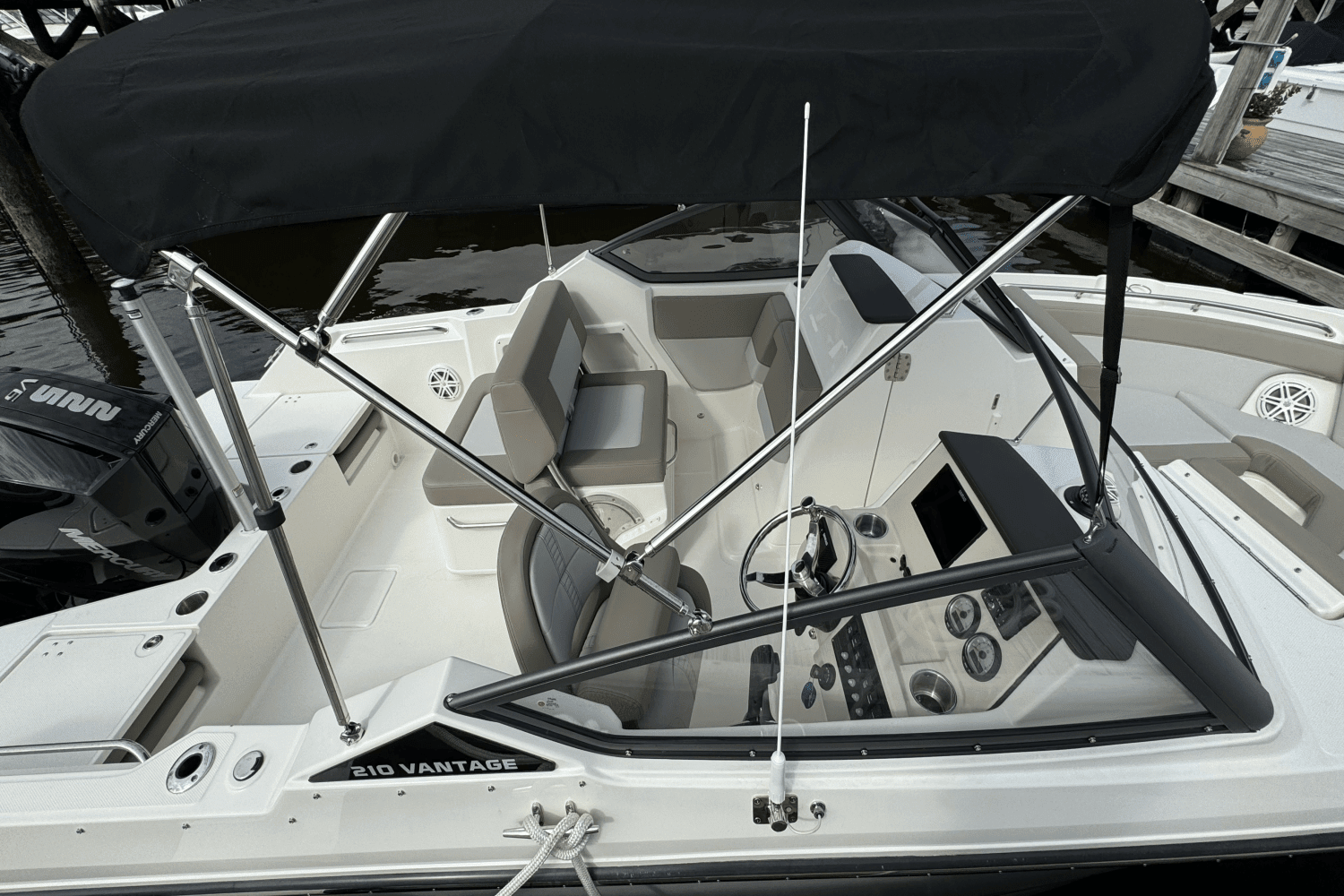 2024 Boston Whaler 210 Vantage Image Thumbnail #7