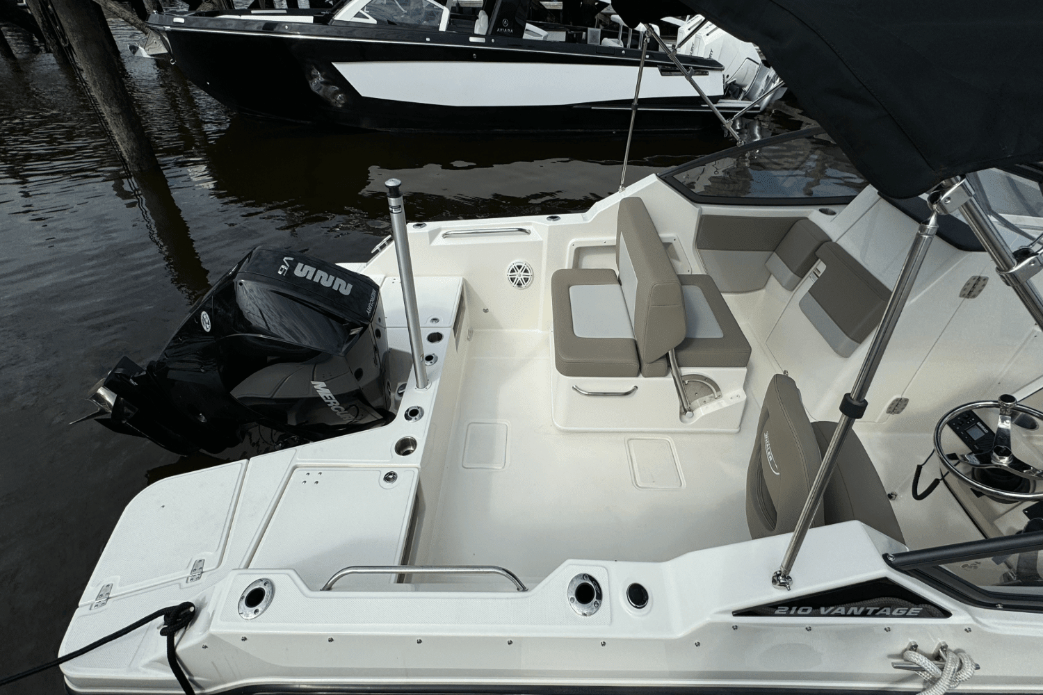 2024 Boston Whaler 210 Vantage Image Thumbnail #28