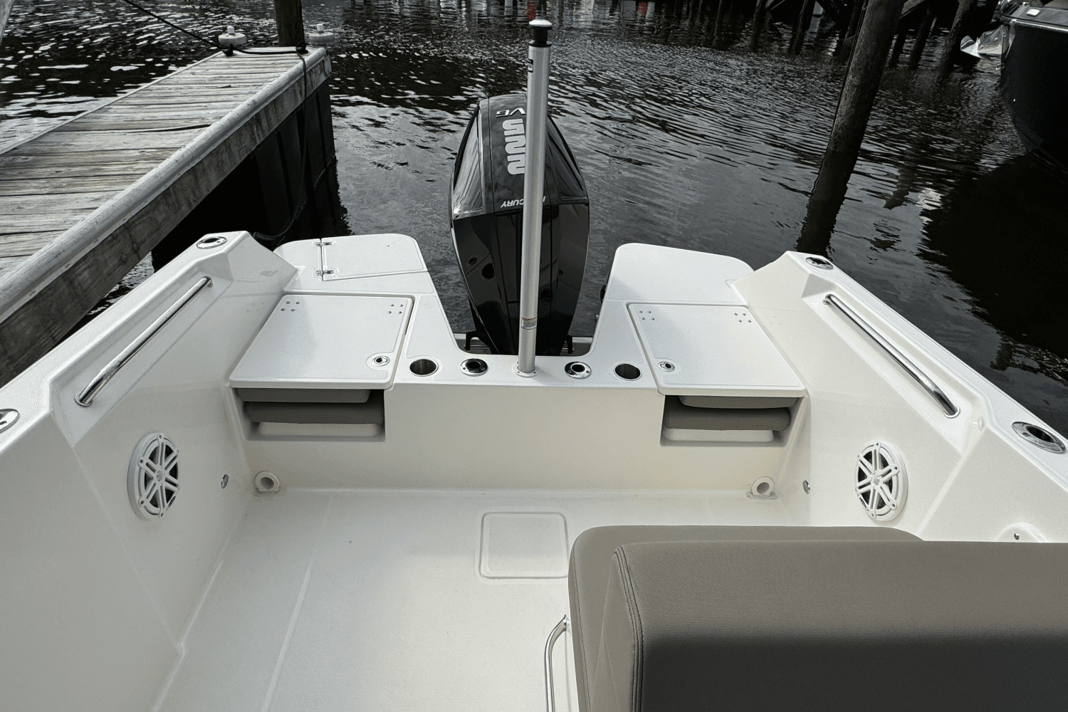 2024 Boston Whaler 210 Vantage Image Thumbnail #12