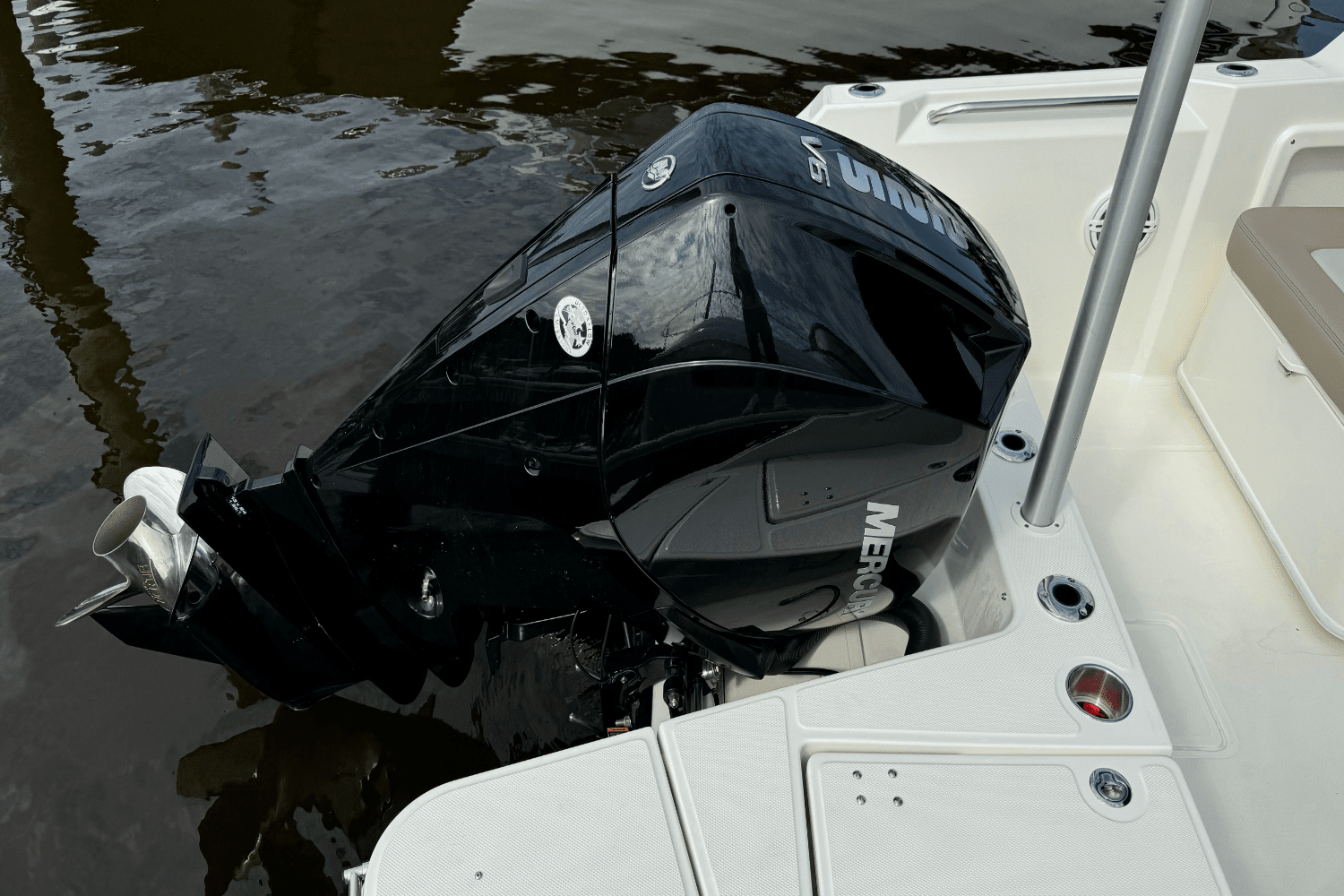 2024 Boston Whaler 210 Vantage Image Thumbnail #3