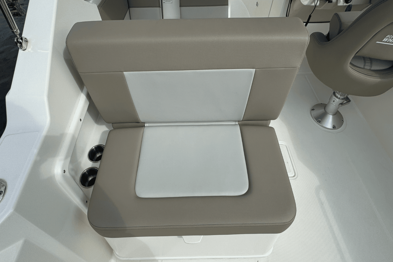 2024 Boston Whaler 210 Vantage Image Thumbnail #11