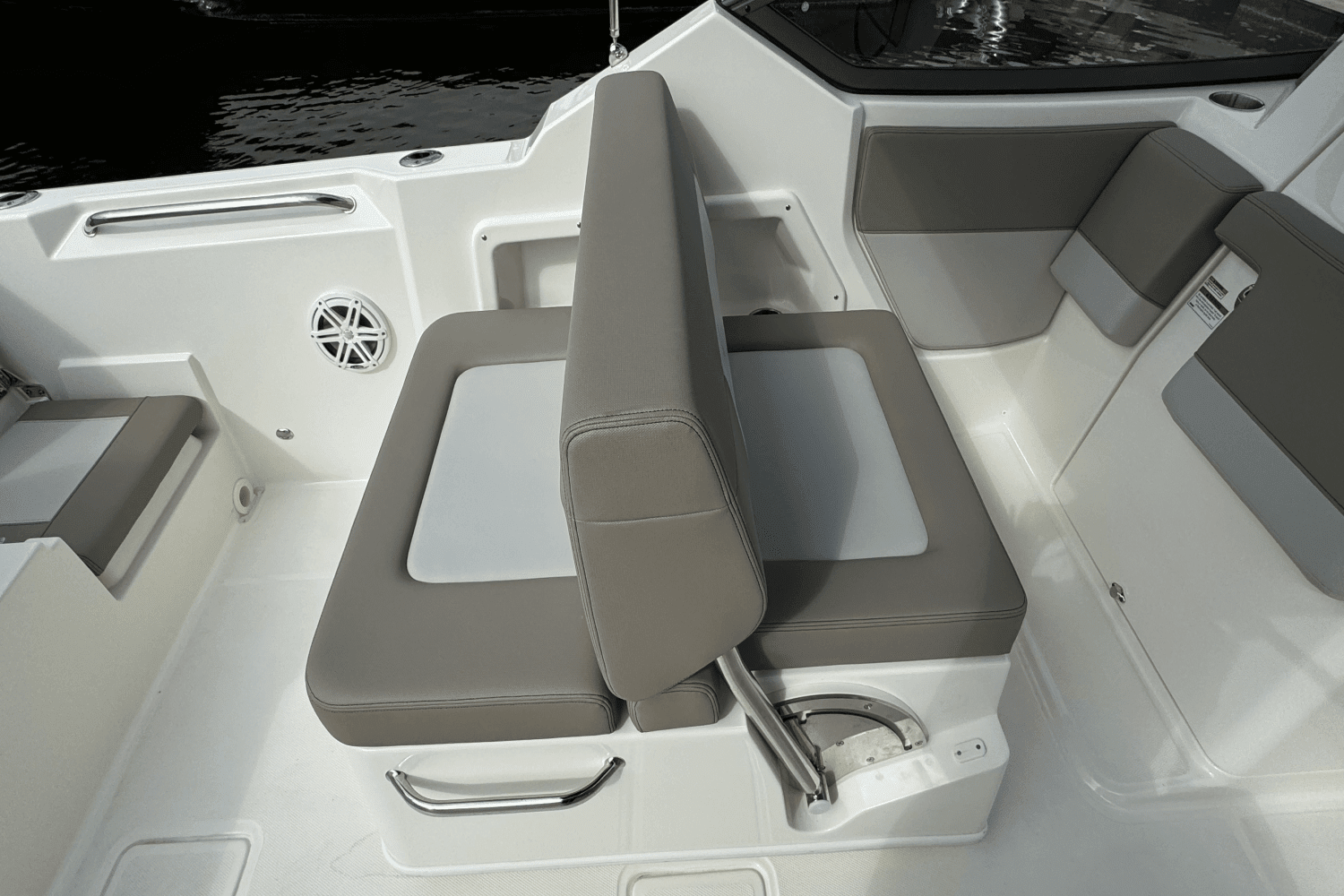 2024 Boston Whaler 210 Vantage Image Thumbnail #17