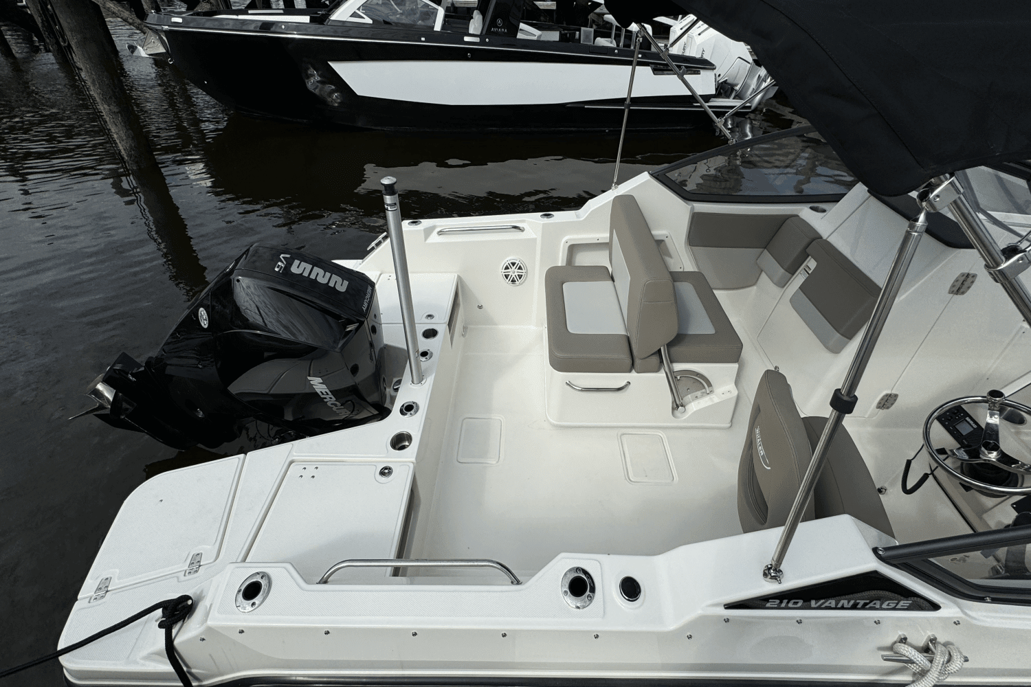 2024 Boston Whaler 210 Vantage Image Thumbnail #8