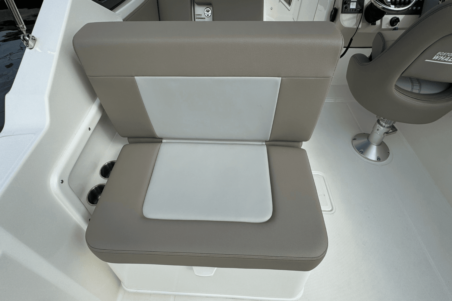2024 Boston Whaler 210 Vantage Image Thumbnail #9