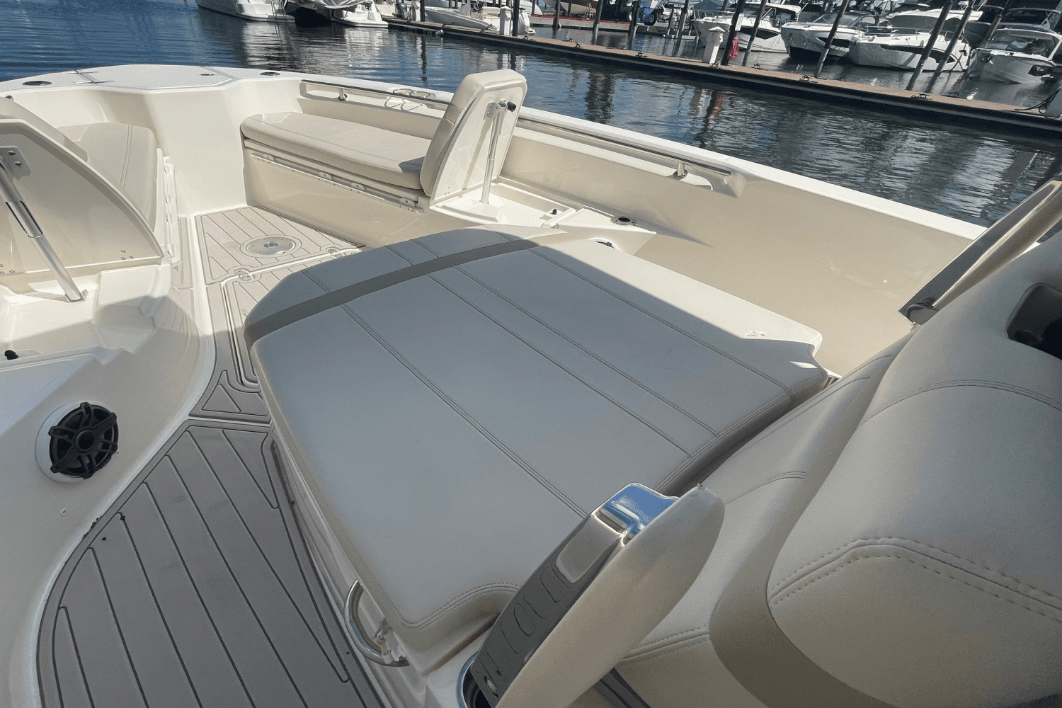 2023 Boston Whaler 28 DAUNTLESS Image Thumbnail #31