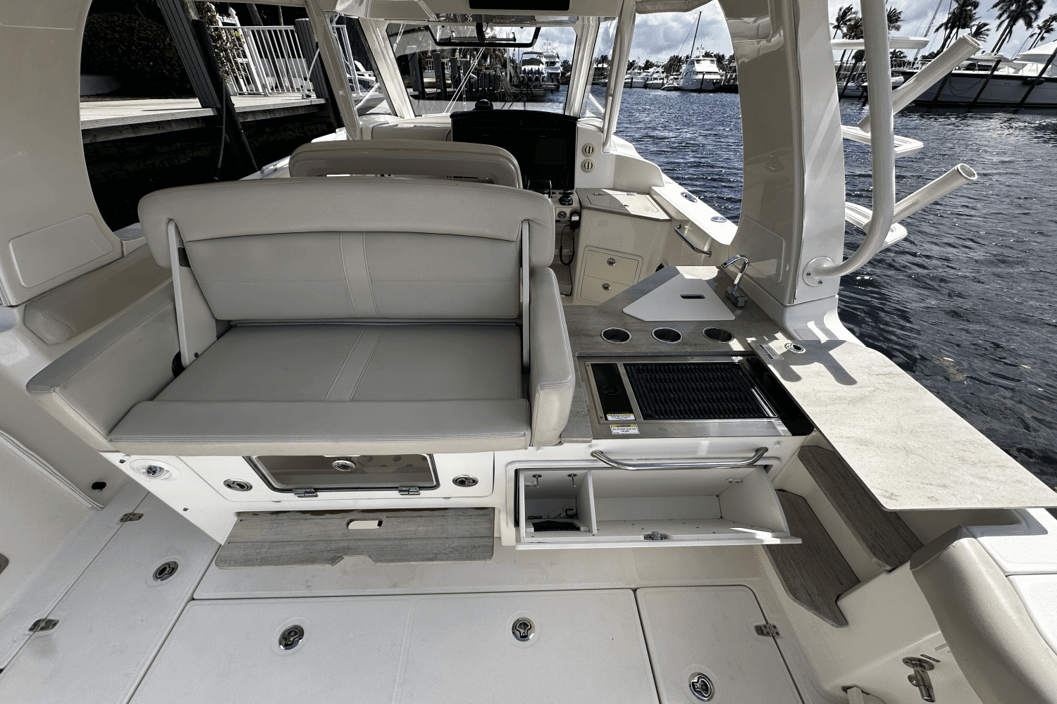 2019 Boston Whaler 350 Realm Image Thumbnail #12