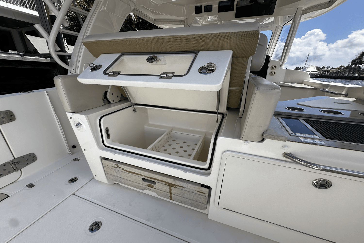 2019 Boston Whaler 350 Realm Image Thumbnail #14