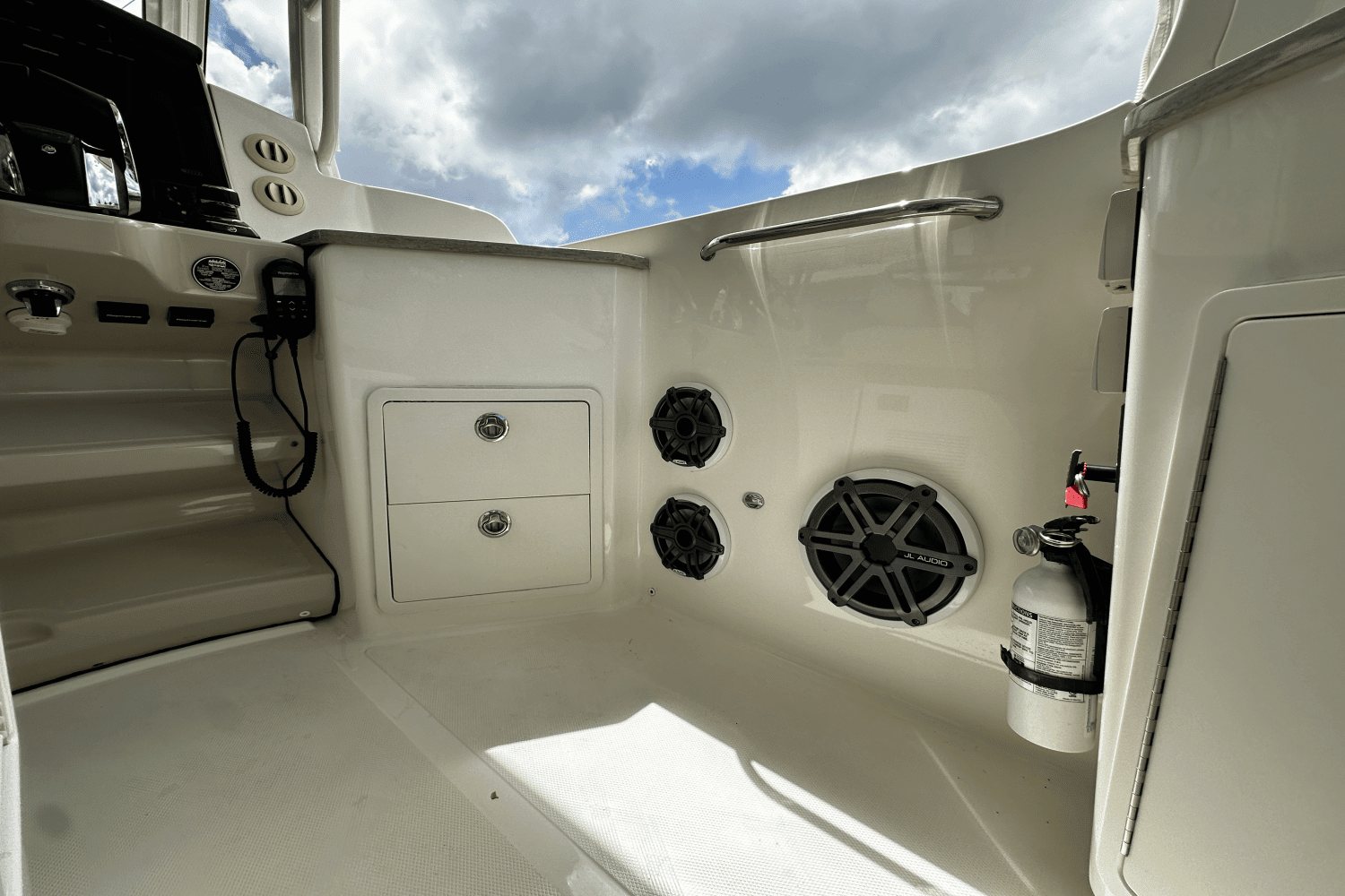 2019 Boston Whaler 350 Realm Image Thumbnail #32