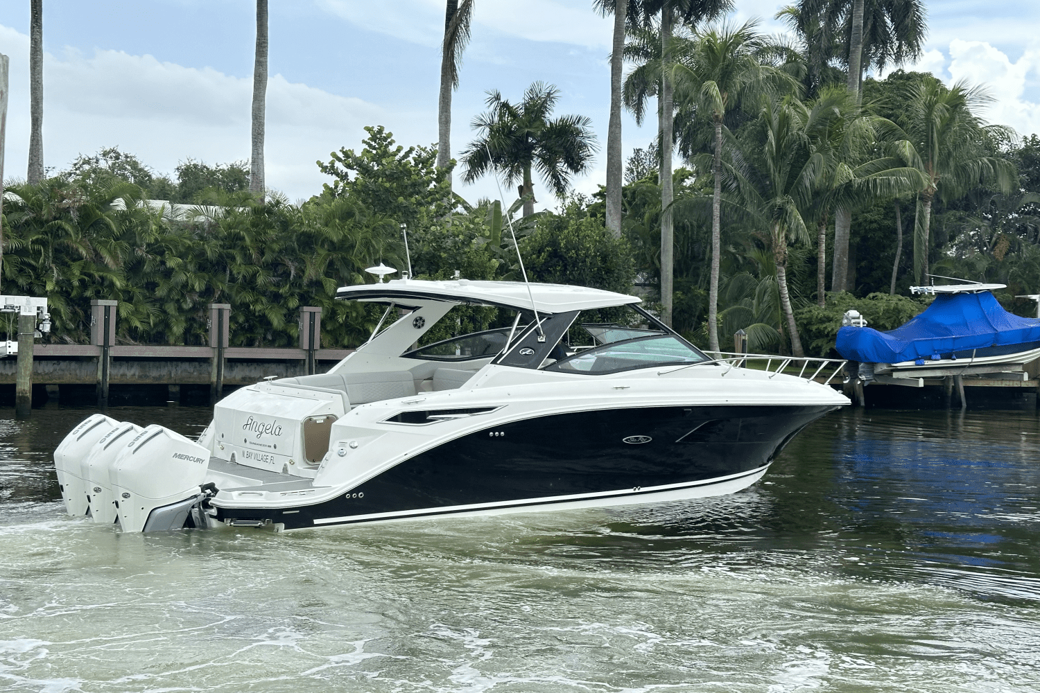 2023 Sea Ray Sundancer 320 Outboard Image Thumbnail #3