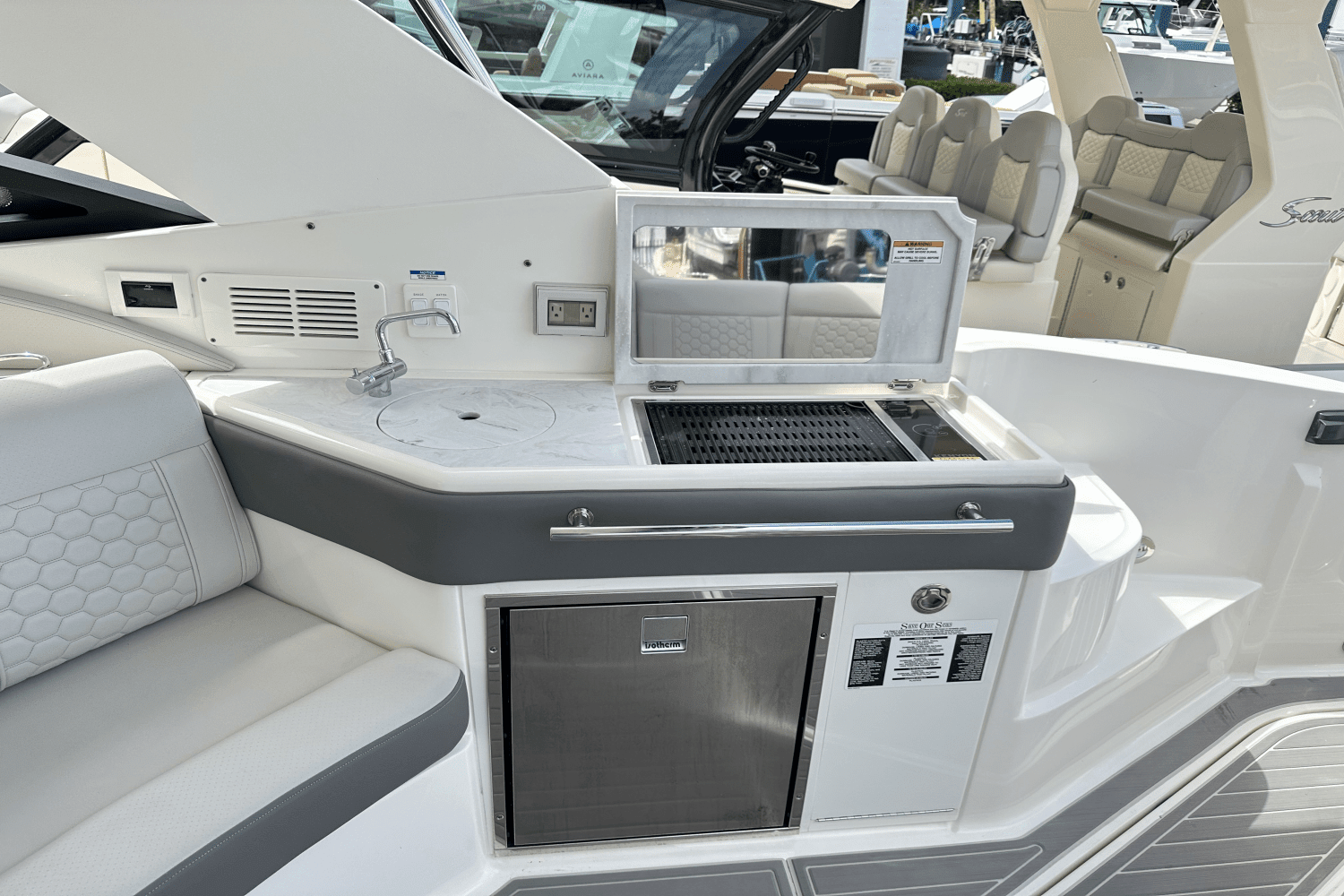 2023 Sea Ray Sundancer 320 Outboard Image Thumbnail #22