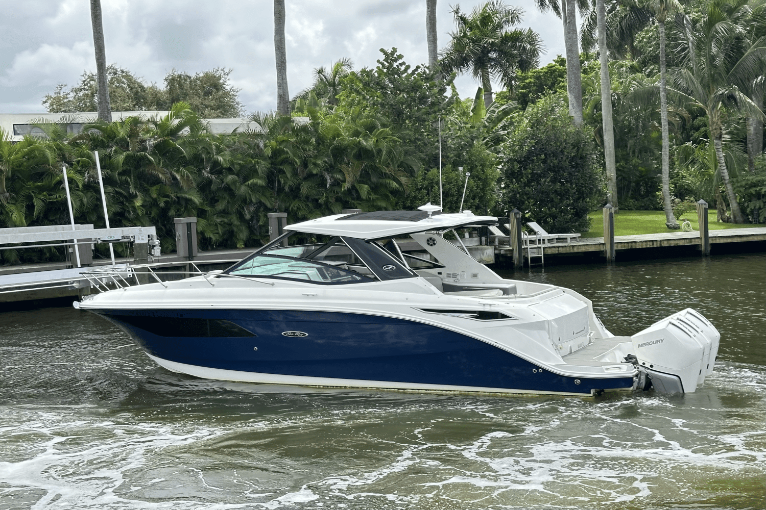 Thumbnail 3 for 2024 Sea Ray Sundancer 320 Outboard