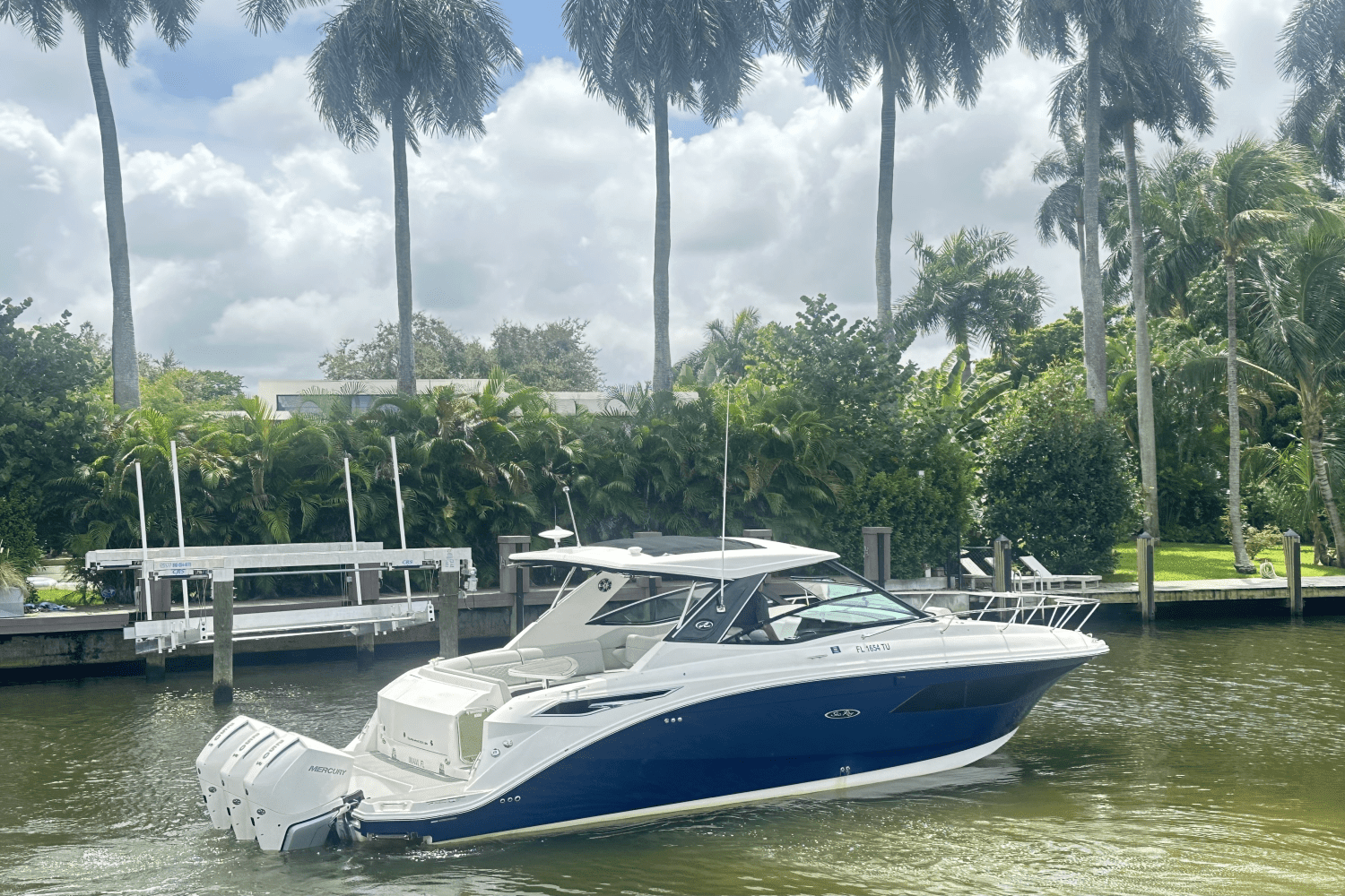 2024 Sea Ray Sundancer 320 Outboard Image Thumbnail #4