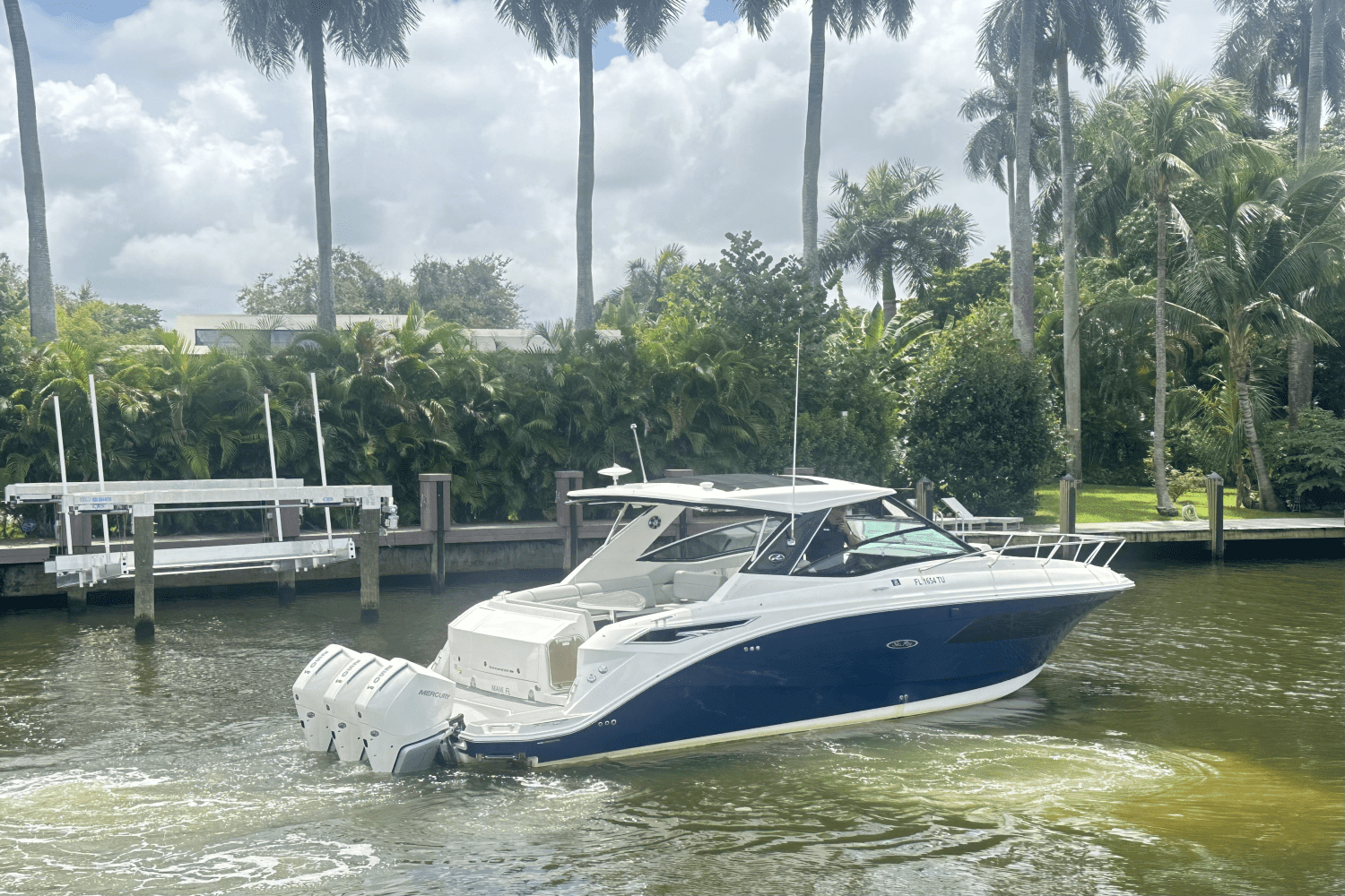 Thumbnail 2 for 2024 Sea Ray Sundancer 320 Outboard