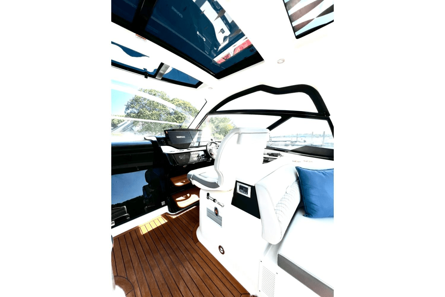 2023 Sea Ray 370 SUNDANCER OB Image Thumbnail #24