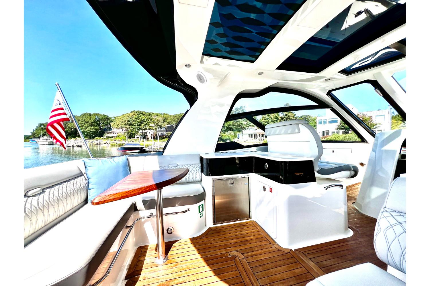 2023 Sea Ray 370 SUNDANCER OB Image Thumbnail #19