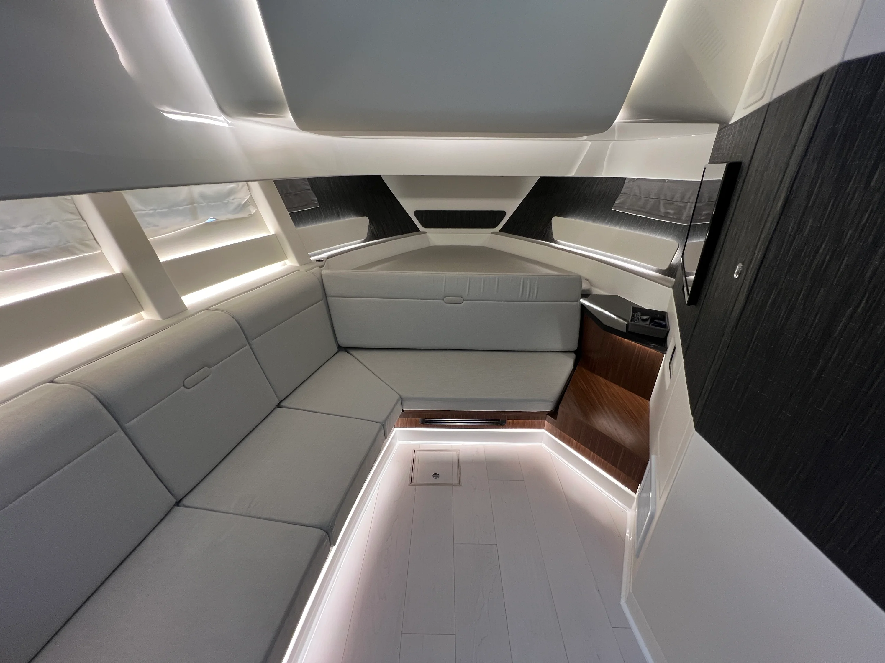 2023 Sea Ray 370 SUNDANCER OB Image Thumbnail #50