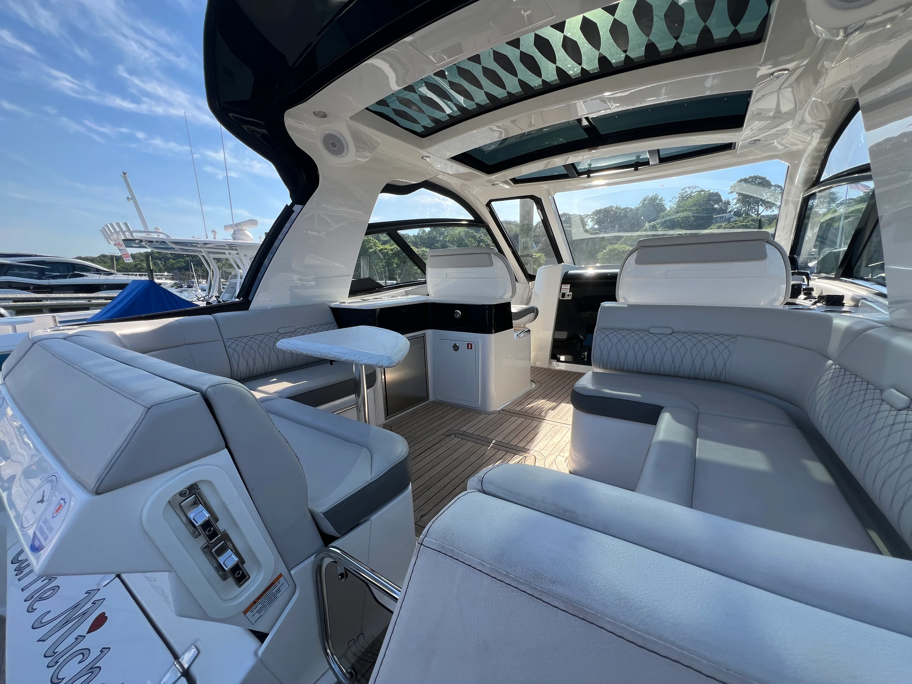 2023 Sea Ray 370 SUNDANCER OB Image Thumbnail #64