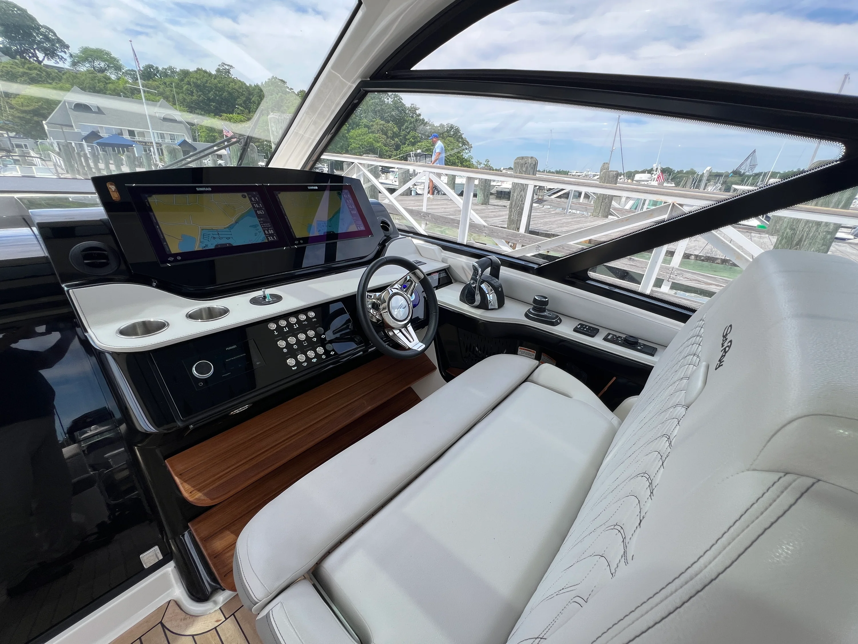 2023 Sea Ray 370 SUNDANCER OB Image Thumbnail #25